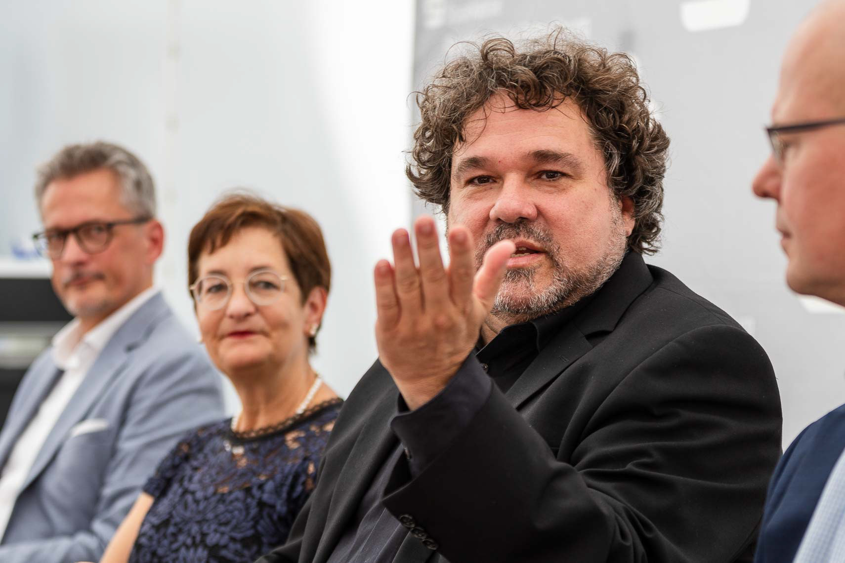 Abschlusspressekonferenz der 74. Bad Hersfelder Festspiele, Ingo Lange (Vorstandsvorsitzende der Sparkasse Bad Hersfeld-Rotenburg), Anke Hofmann (Bürgermeisterin der Stadt Bad Hersfeld), Joern Hinkel (Intendant der Bad Hersfelder Festspiele), Jörg Klinge (Geschäftsführer der Kulturstiftung Hessen-Thüringen und Vertreter des Sparkassen- und Giroverbandes Hessen-Thüringen), aufgenommen am 13. August 2025, Bad Hersfeld / Hessen / Deutschland