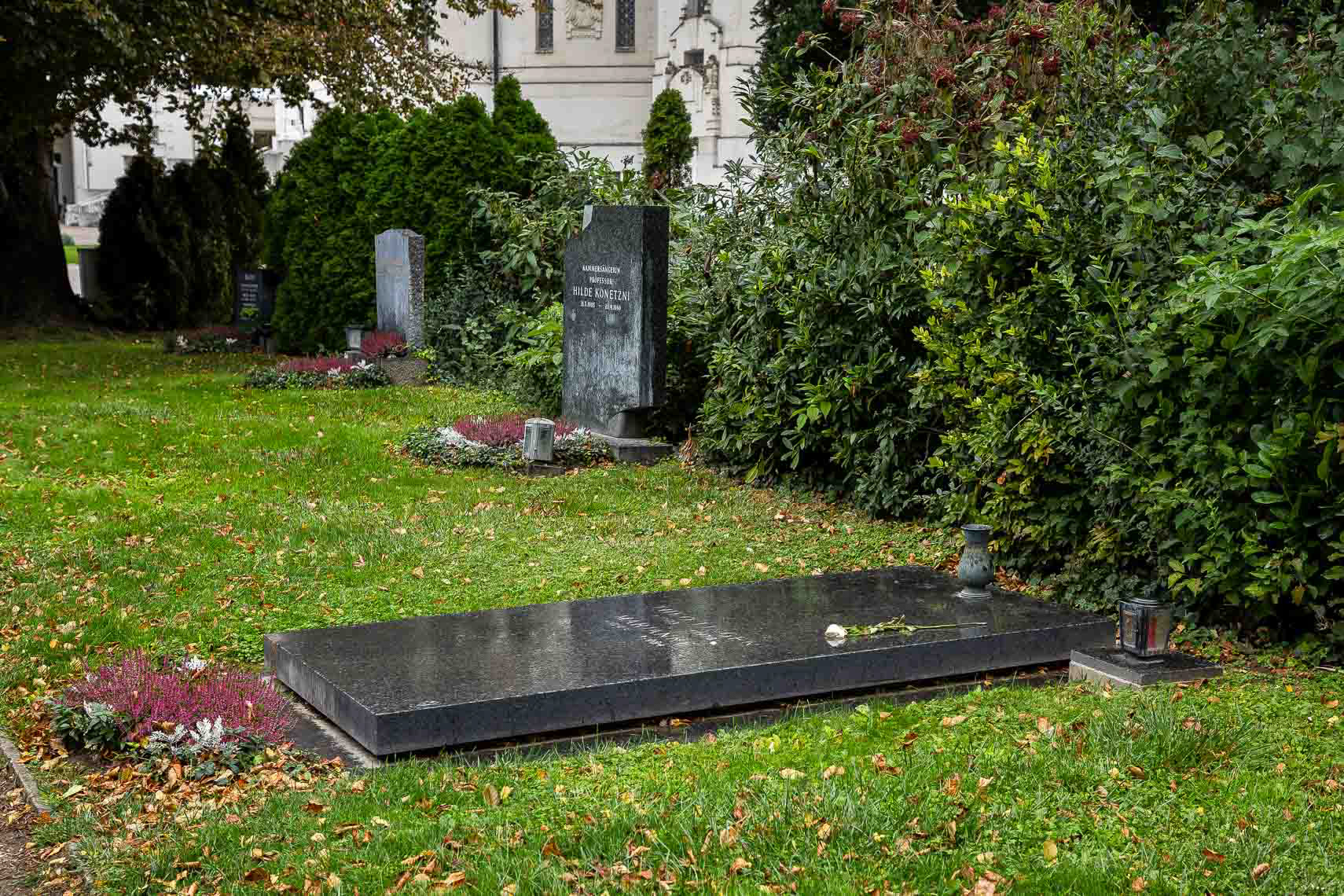 Ehrengrab von Schauspieler und Komiker Theo Lingen (1903 - 1978) auf dem Wiener Zentralfriedhof in der Gruppe 32C, Nummer 46.