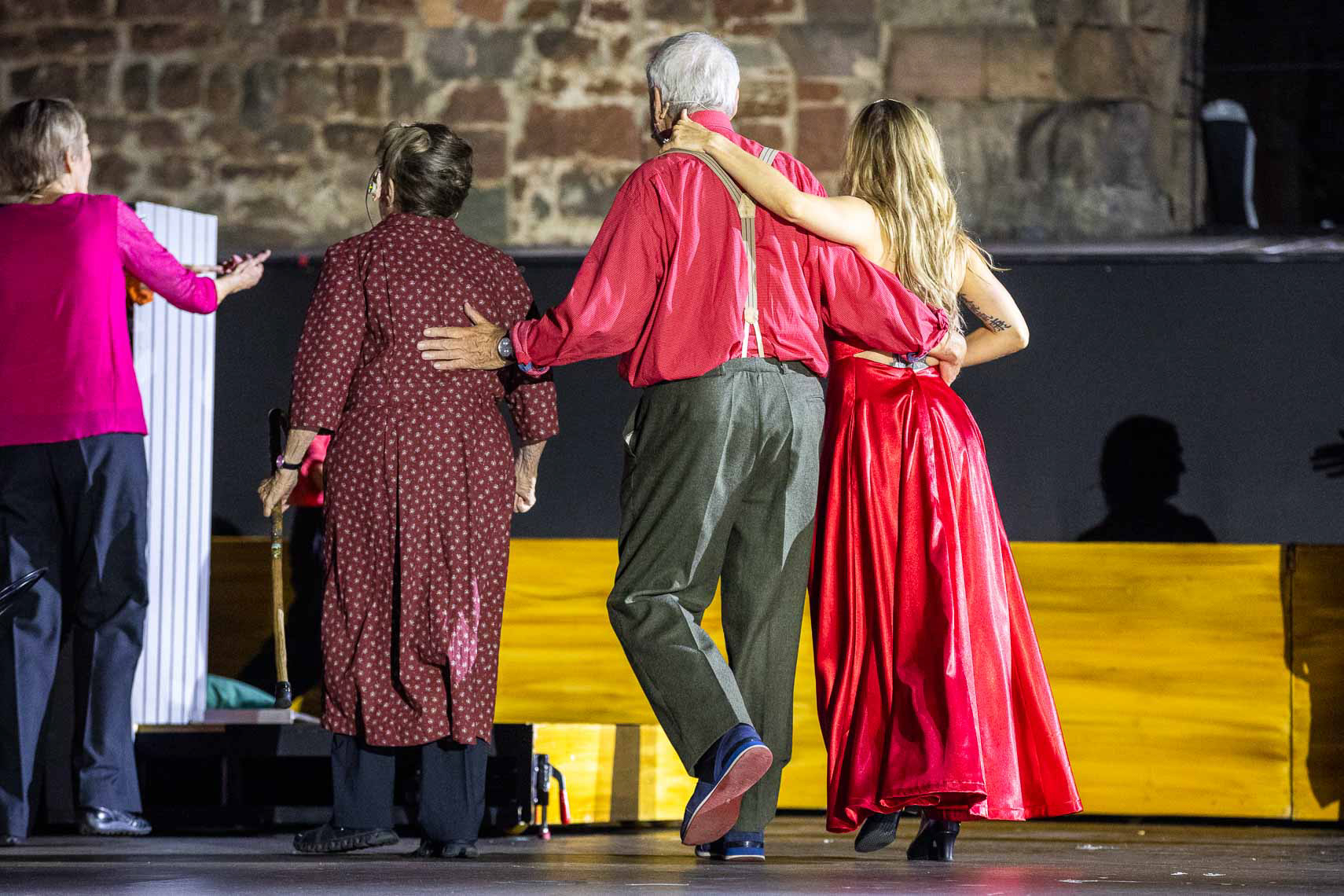 Brigitte Grothum (Olga), Walter Kreye (Eric), Sandy Mölling (Gabriella) während der Premiere zu "Wie im Himmel" bei den 73. Bad Hersfelder Festspiele am 26. Juli 204 in der Stiftsruine Bad Hersfeld / Hessen / Deutschland