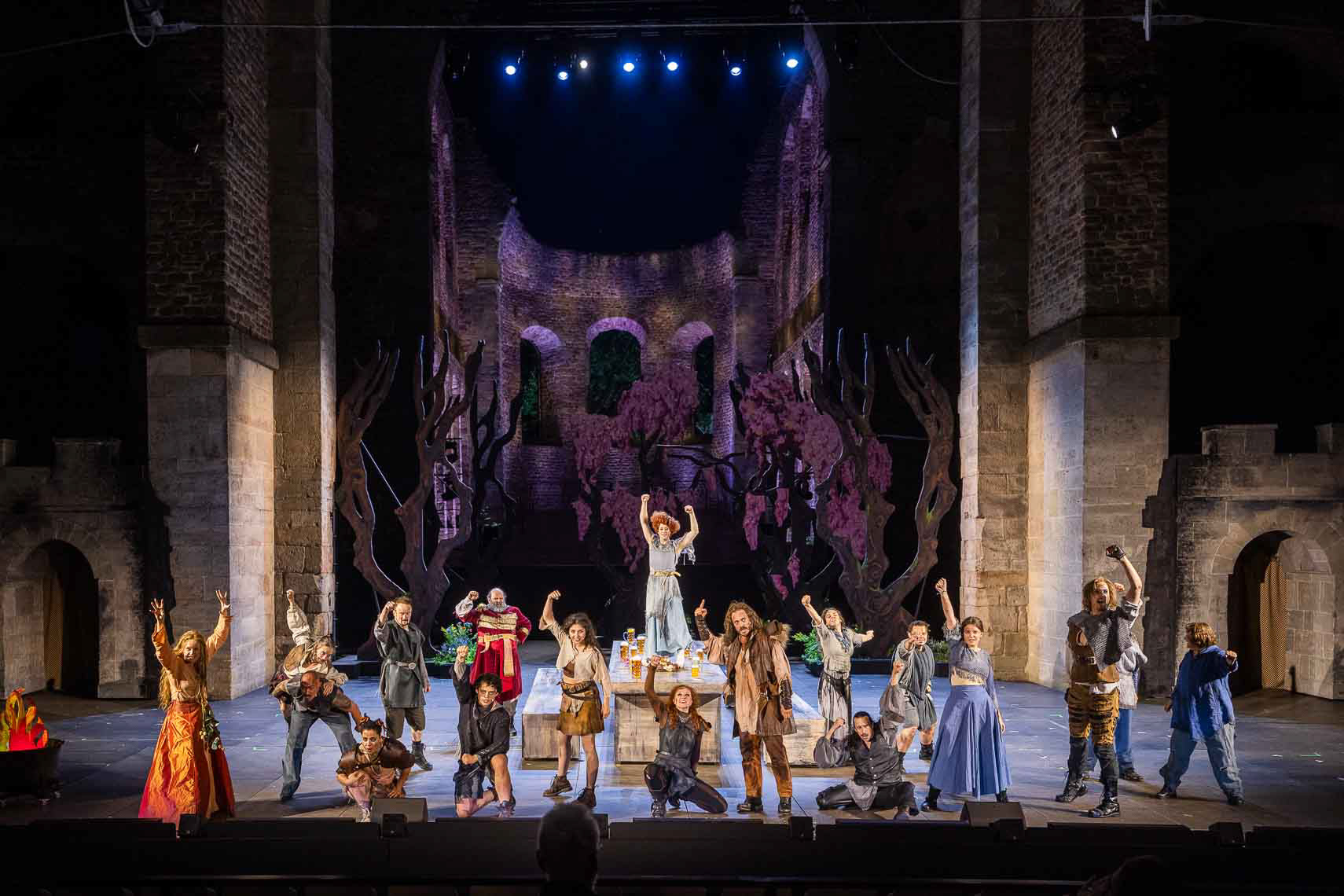 Ensemble - Ronja Räubertochter - 74. Bad Hersfelder Festspiele - Generalprobe - Stiftsruine - Bad Hersfeld