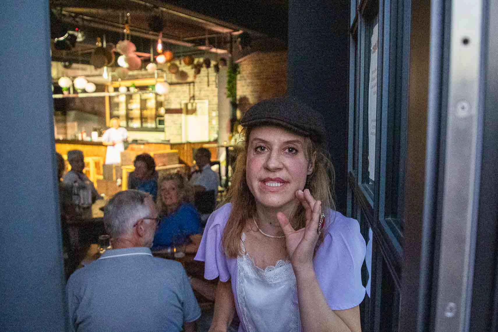 Antonia Schirmeister (Elli) während der Premiere von „Titanic - Schöne Menschen spielen große Gefühle“ bei den 74. Bad Hersfelder Festspiele im Konrads im Schilde-Park, aufgenommen am 14. August 2025 in Bad Hersfeld / Hessen / Dezutschland