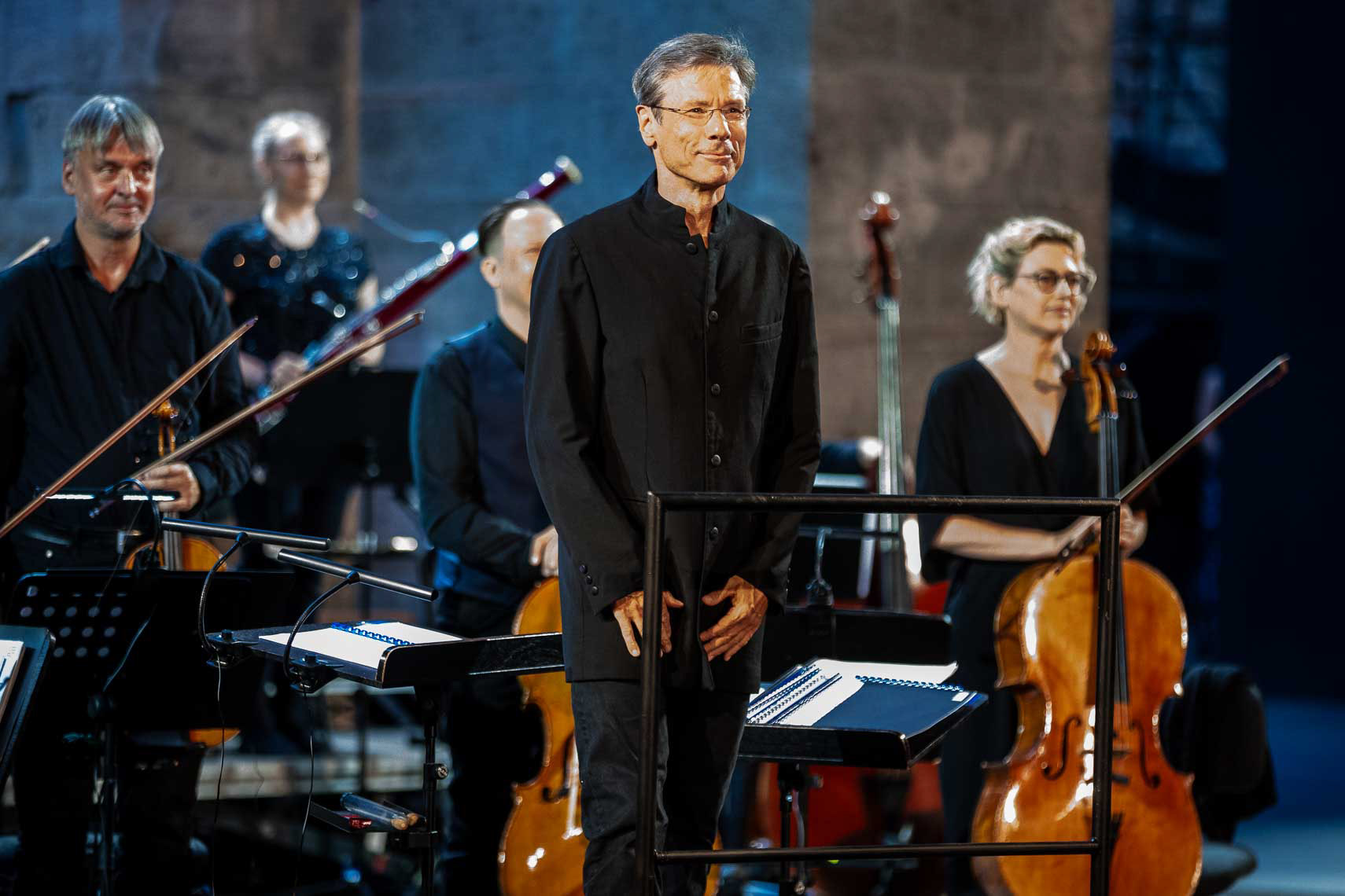Christoph Wohlleben mit Orchester bei der Abschlussgala der 75. Bad Hersfelder Festspiele in der Stiftsruine in Bad Hersfeld, Deutschland, 16. August 2026