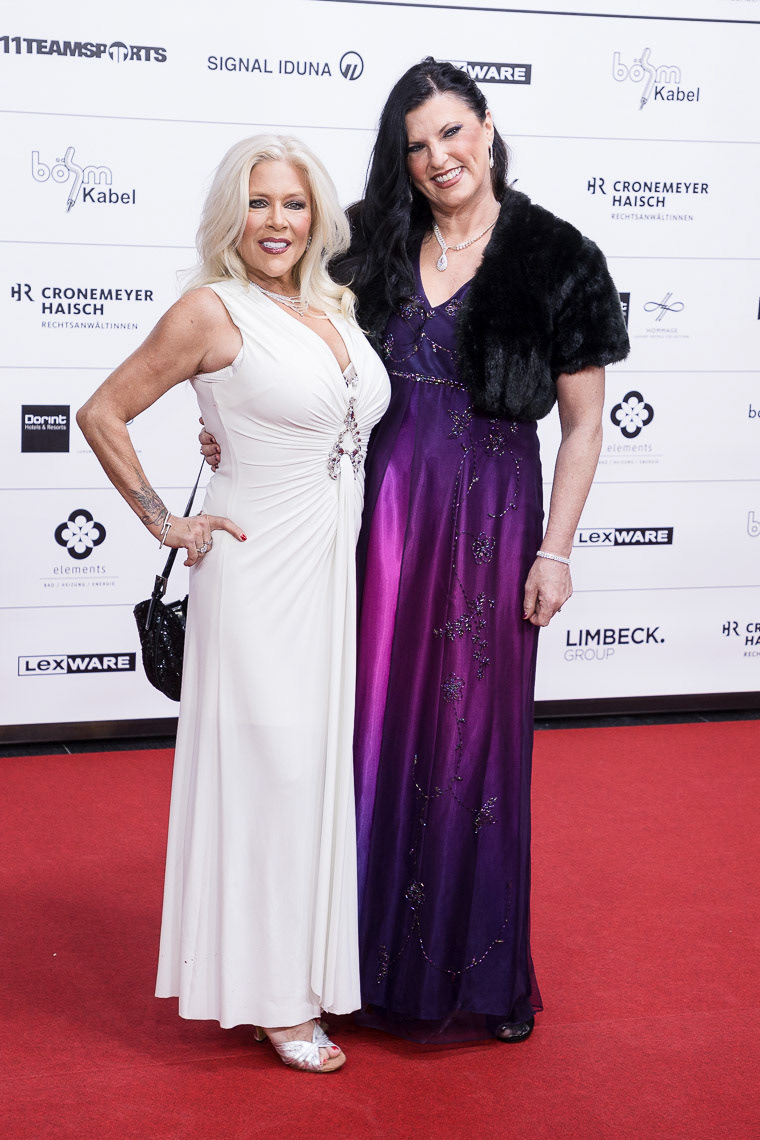Samantha Fox mit Ehefrau Linda Olsen auf dem Roten Teppich bei der 19. Kinderlachen-Gala in Dortmund