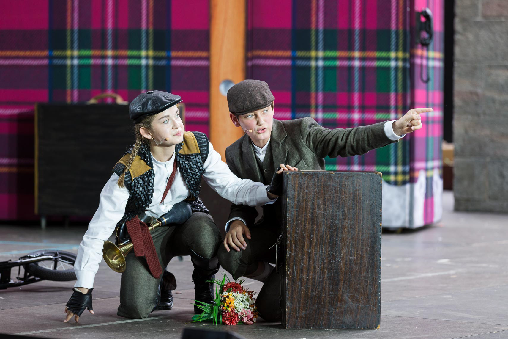 Lara-Luisa Rühl (Gustinchen) mit Paul Rümann (Emil)