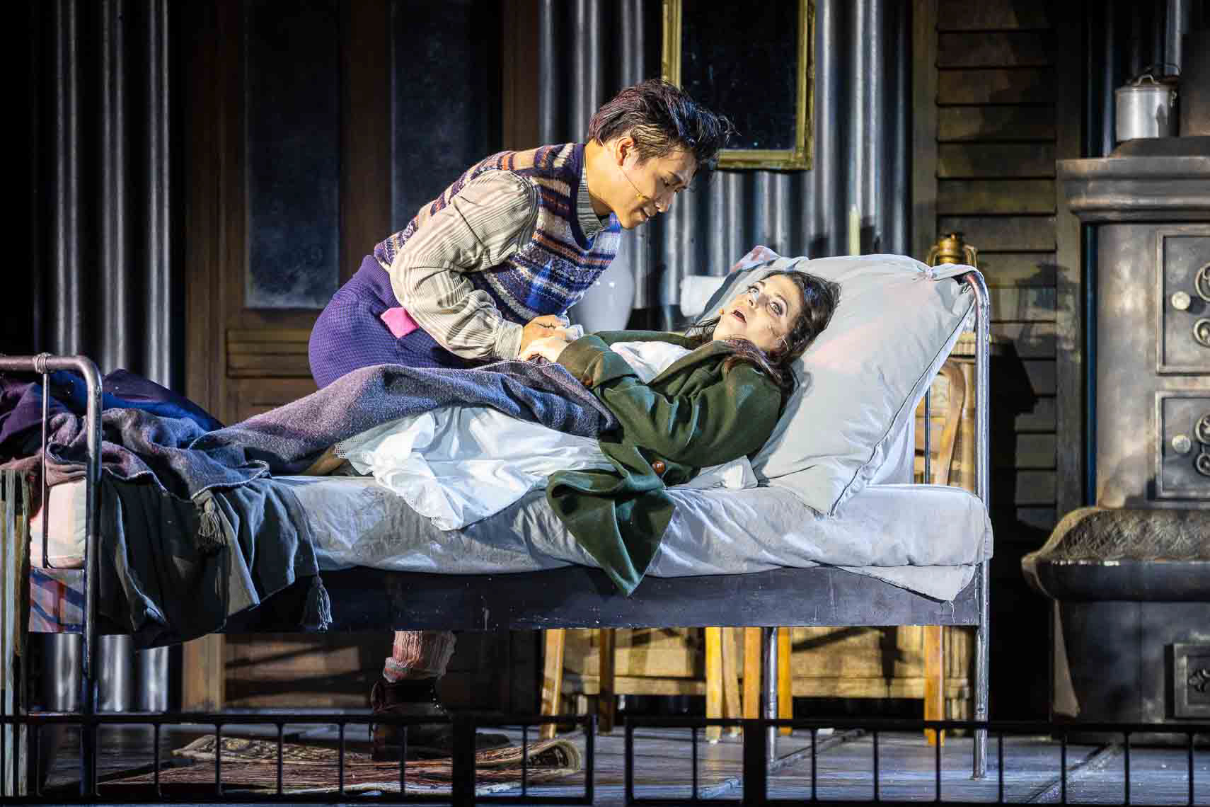Jongwoo Kim (Rodolfo) und Shelly Jackson (Mimi) während der Generalprobe zu "La Bohème" bei den 32. Domstufen-Festspiele am 6. August 2025 auf dem Domplatz Erfurt / Thüringen / Deutschland