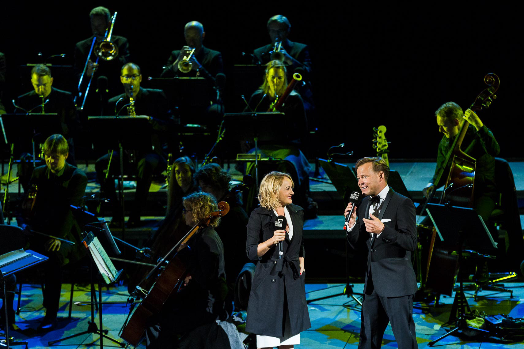 Katharine Mehrling (m) und Mathias Schlung (r)