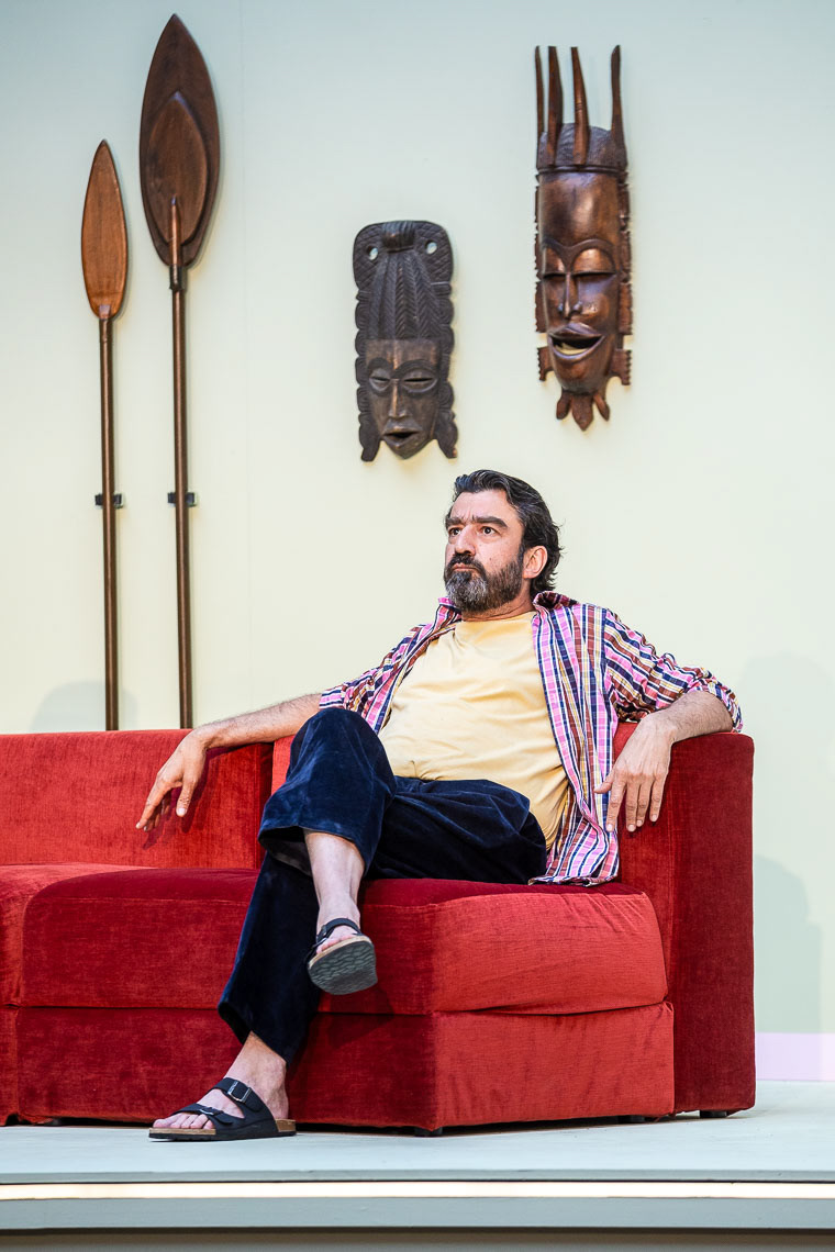 Michele Cuciuffo (Michel Houillé) während der Generalprobe zu "Der Gott des Gemetzels" bei den 74. Bad Hersfelder Festspiele, 26. Juni 2025, Schloß Eichhof / Bad Hersfeld / Deutschland