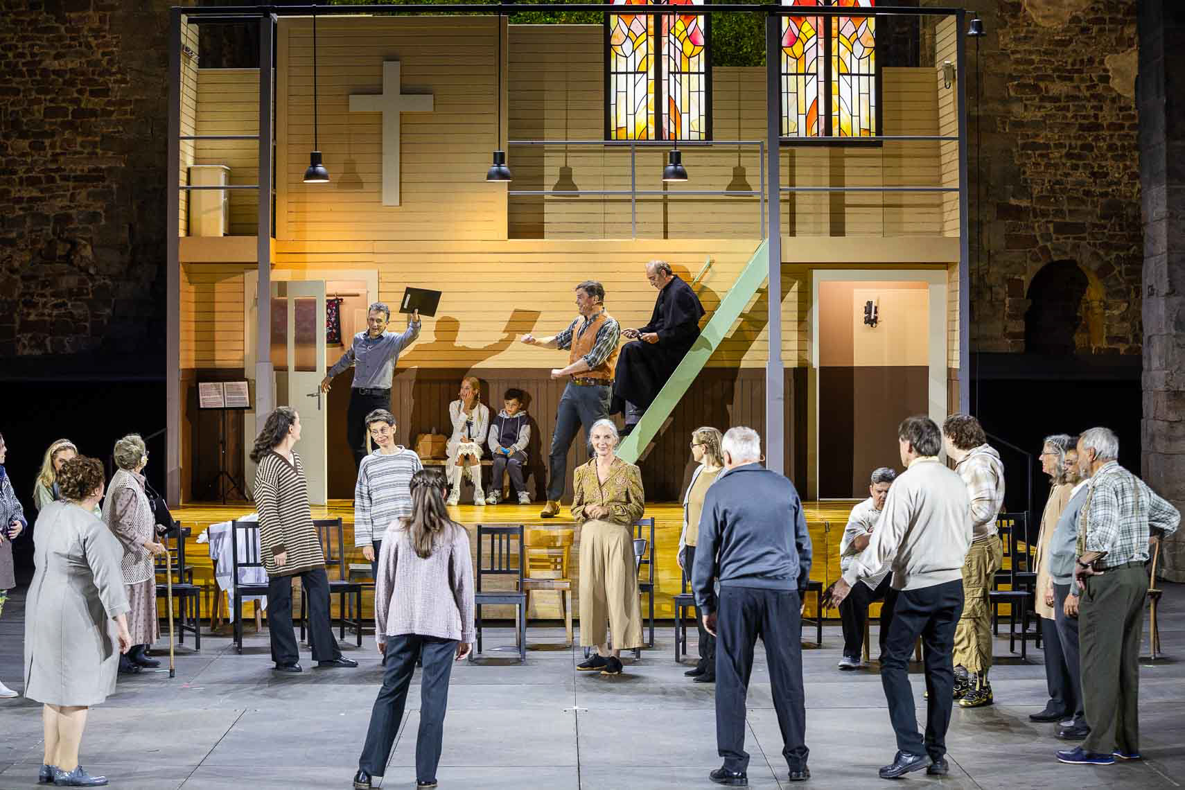 Henry Arnold (Daniel Daréus), Wolfgang Seidenberg (Arne) während der Medienprobe zu "Wie im Himmel" bei den 73. Bad Herfsleder Festspiele am 25. Juli 204 in der Stiftsruine Bad Hersfeld / Hessen / Deutschland