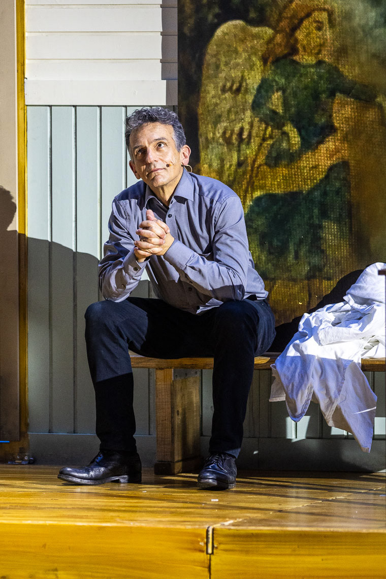 Henry Arnold (Daniel Daréus) während der Medienprobe zu "Wie im Himmel" bei den 73. Bad Herfsleder Festspiele am 25. Juli 204 in der Stiftsruine Bad Hersfeld / Hessen / Deutschland