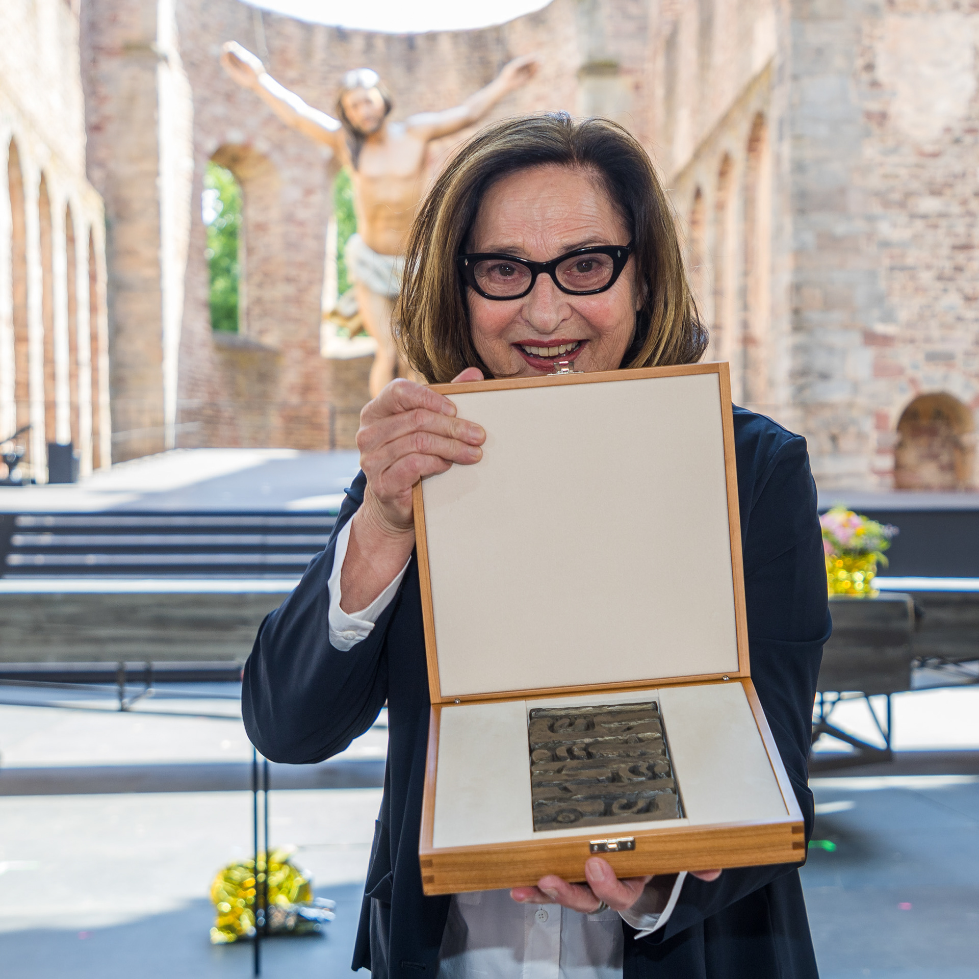 Schauspielerin Charlotte Schwab (70) wurde für Ihre Darstellung des „König Lear” während der 72. Bad Hersfelder Festspiele mit dem Großen Hersfeldpreis in der Stiftsruine ausgezeichnet. Der Hersfeld-Preis ist eine Auszeichnung für Schauspieler. Er wird seit 1962 jährlich im Rahmen der Bad Hersfelder Festspiele von der Gesellschaft der Freunde der Stiftsruine und der Stadt Bad Hersfeld verliehen. Preisträger sind Darsteller der laufenden Festspielsaison, die von einer fünfköpfigen Kritiker-Jury ausgewählt werden. 16. Juli 2023, Bad Hersfeld / Hessen / Deutschland