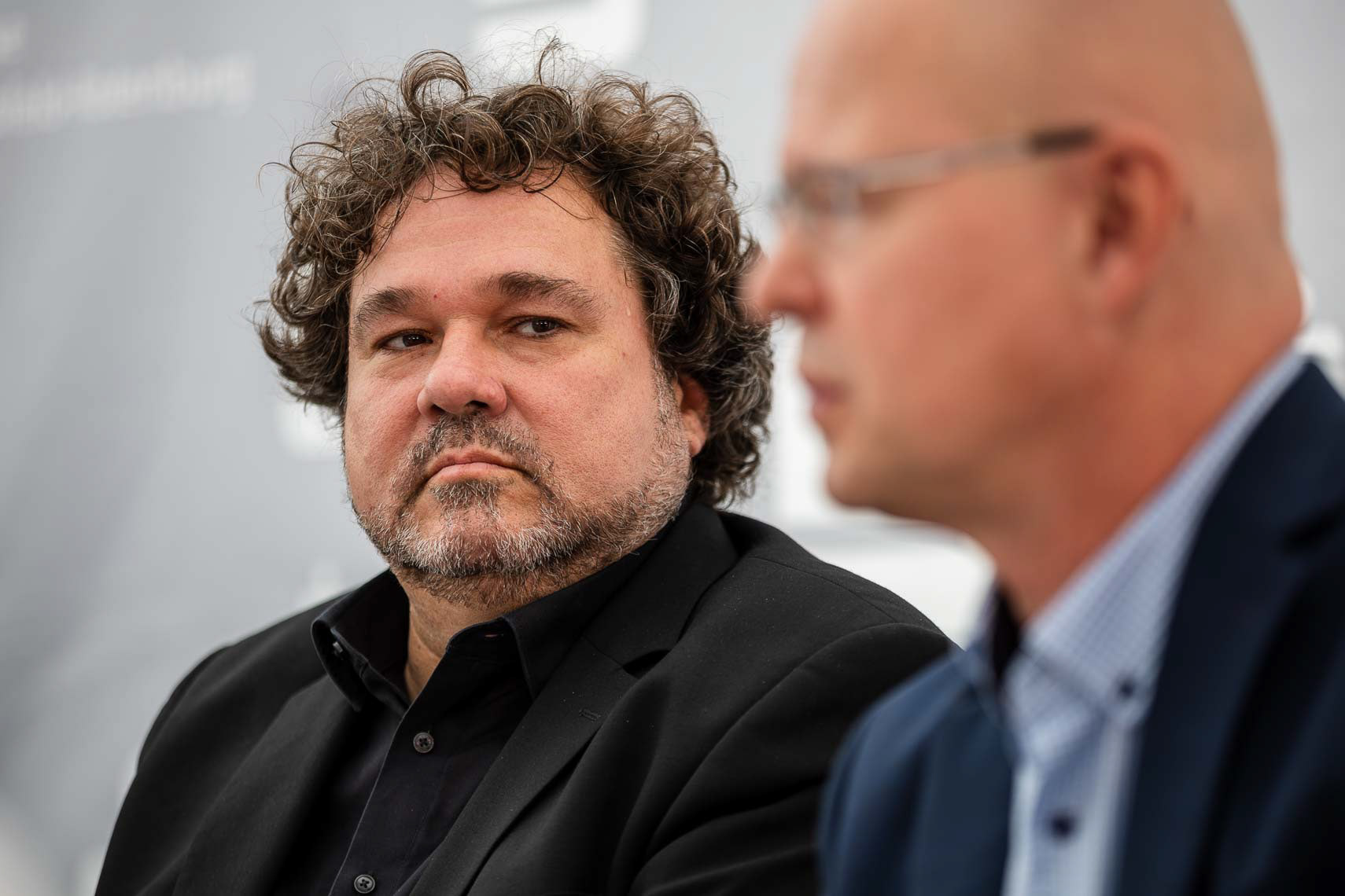 Abschlusspressekonferenz der 74. Bad Hersfelder Festspiele, Joern Hinkel (Intendant der Bad Hersfelder Festspiele), Jörg Klinge (Geschäftsführer der Kulturstiftung Hessen-Thüringen und Vertreter des Sparkassen- und Giroverbandes Hessen-Thüringen), aufgenommen am 13. August 2025, Bad Hersfeld / Hessen / Deutschland