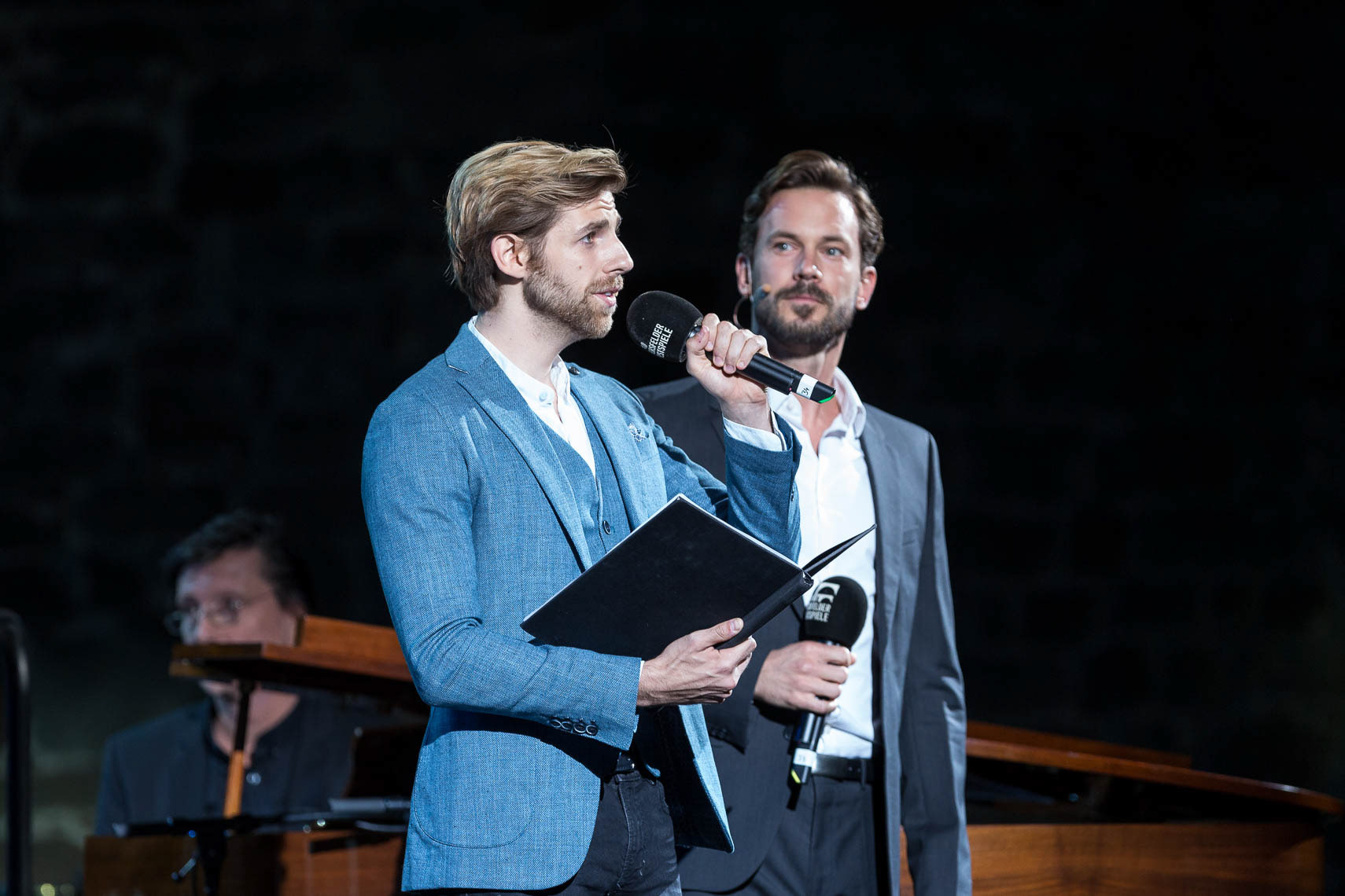 Merlin Fargel mit Markus Schneider während der Abschlußgala „Finale Furioso” der 69. Bad Hersfelder Festspiele am 01. September 2019 in der Stiftsruine Bad Hersfeld / Hessen / Deutschland