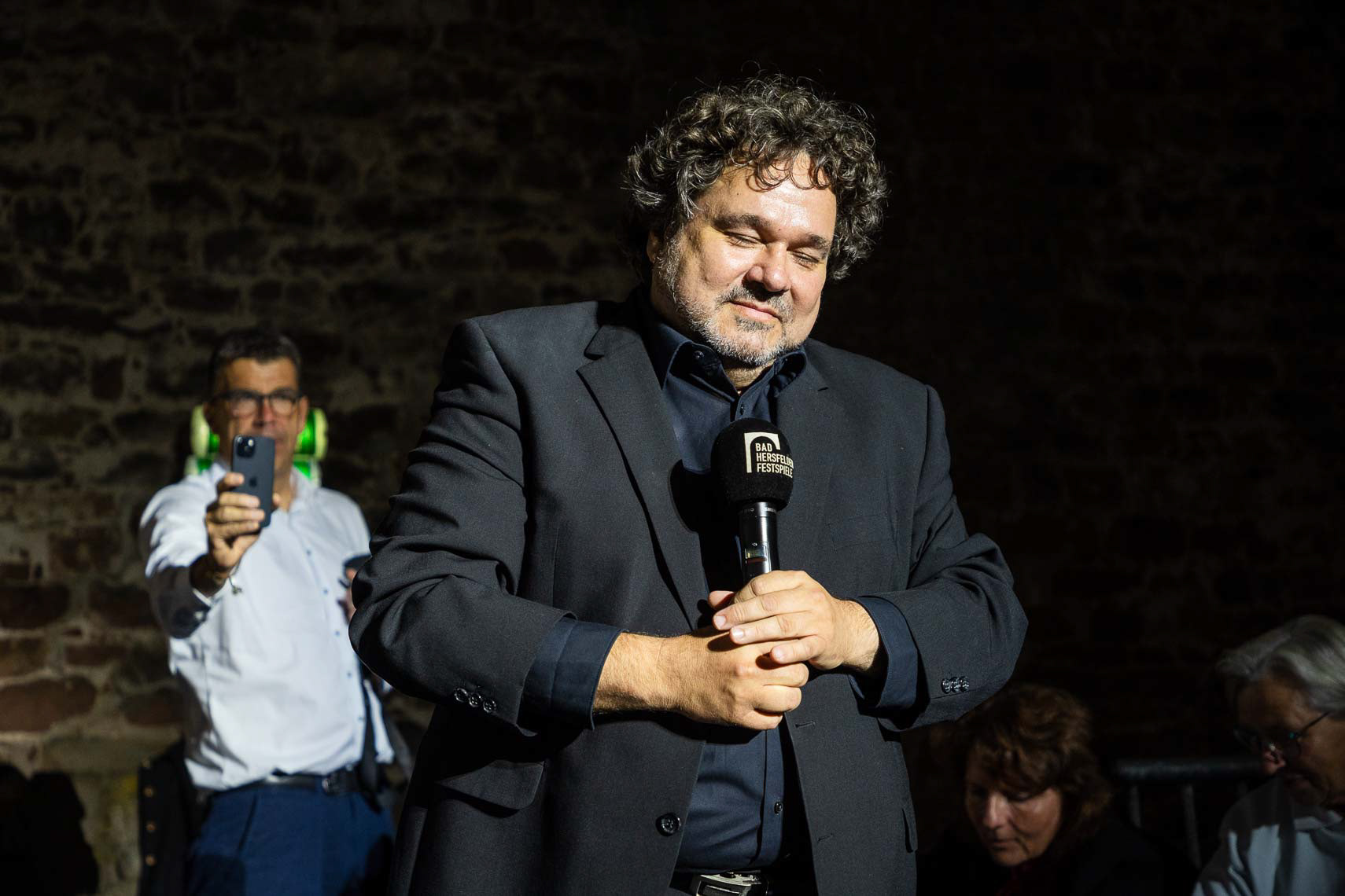 Joern Hinkel (scheidender Intendant) während der Abschluss-Gala der 74. Bad Hersfelder Festspiele in der Stiftsruine, aufgenommen am 18. August 2025 in Bad Hersfeld / Hessen / Deutschland