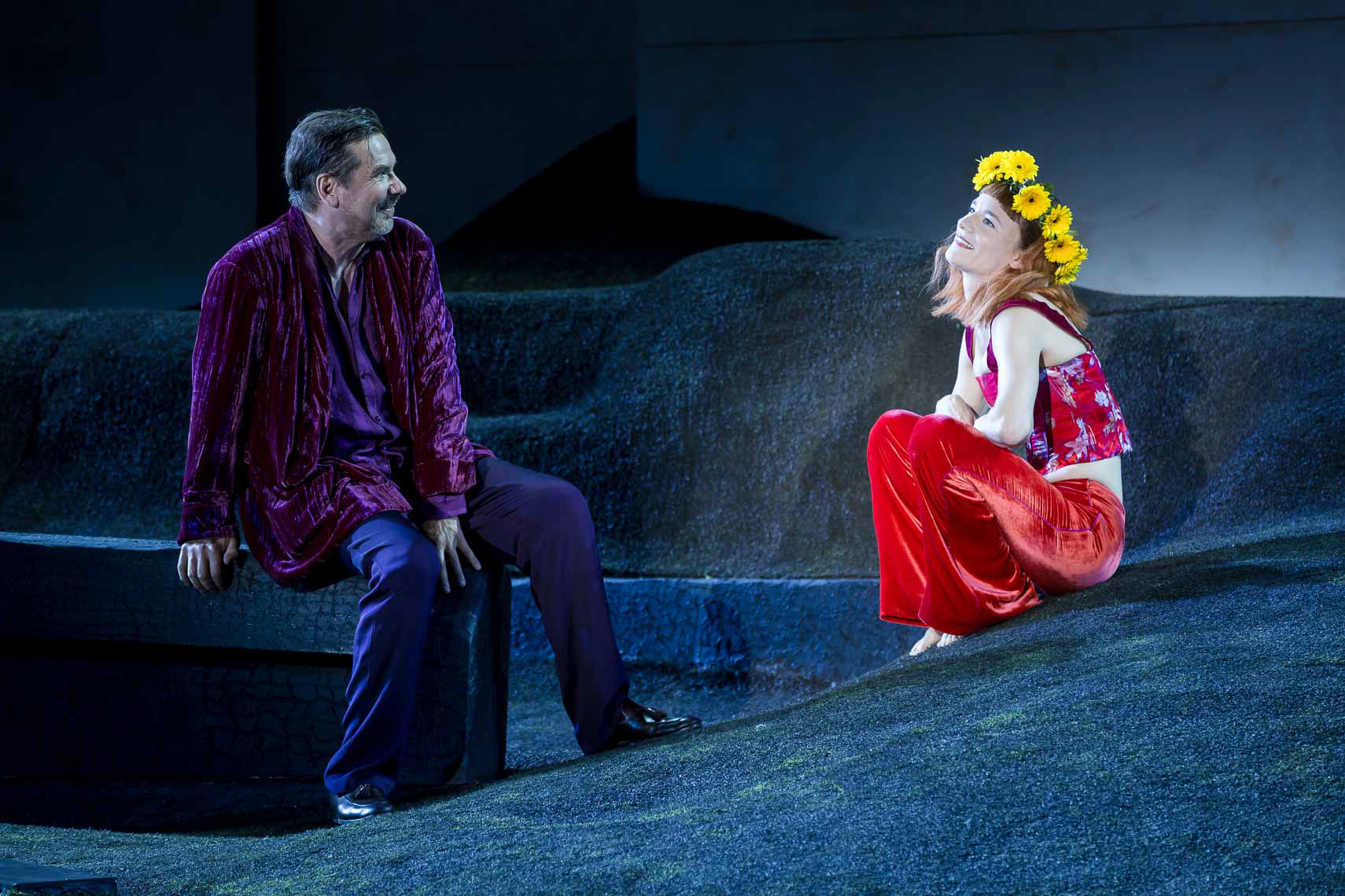 Michael Maertens (Jedermann) mit Valerie Pachner (Buhlschaft) während der Medienprobe / Generalprobe zu „Jedermann - Das Spiel vom Sterben des reichen Mannes” von Hugo von Hofmannsthal (1974 - -1929) bei den Salzburger Festspiele 2023