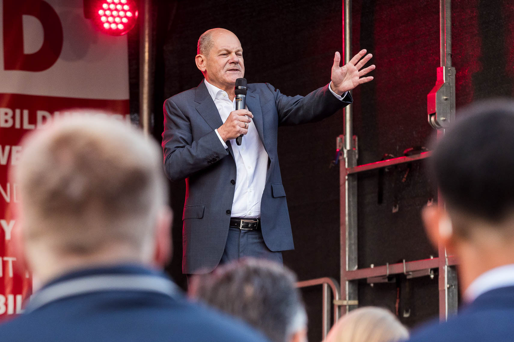 Bundeskanzler Olaf Scholz während seiner Rede im hessischen Wahlkampf