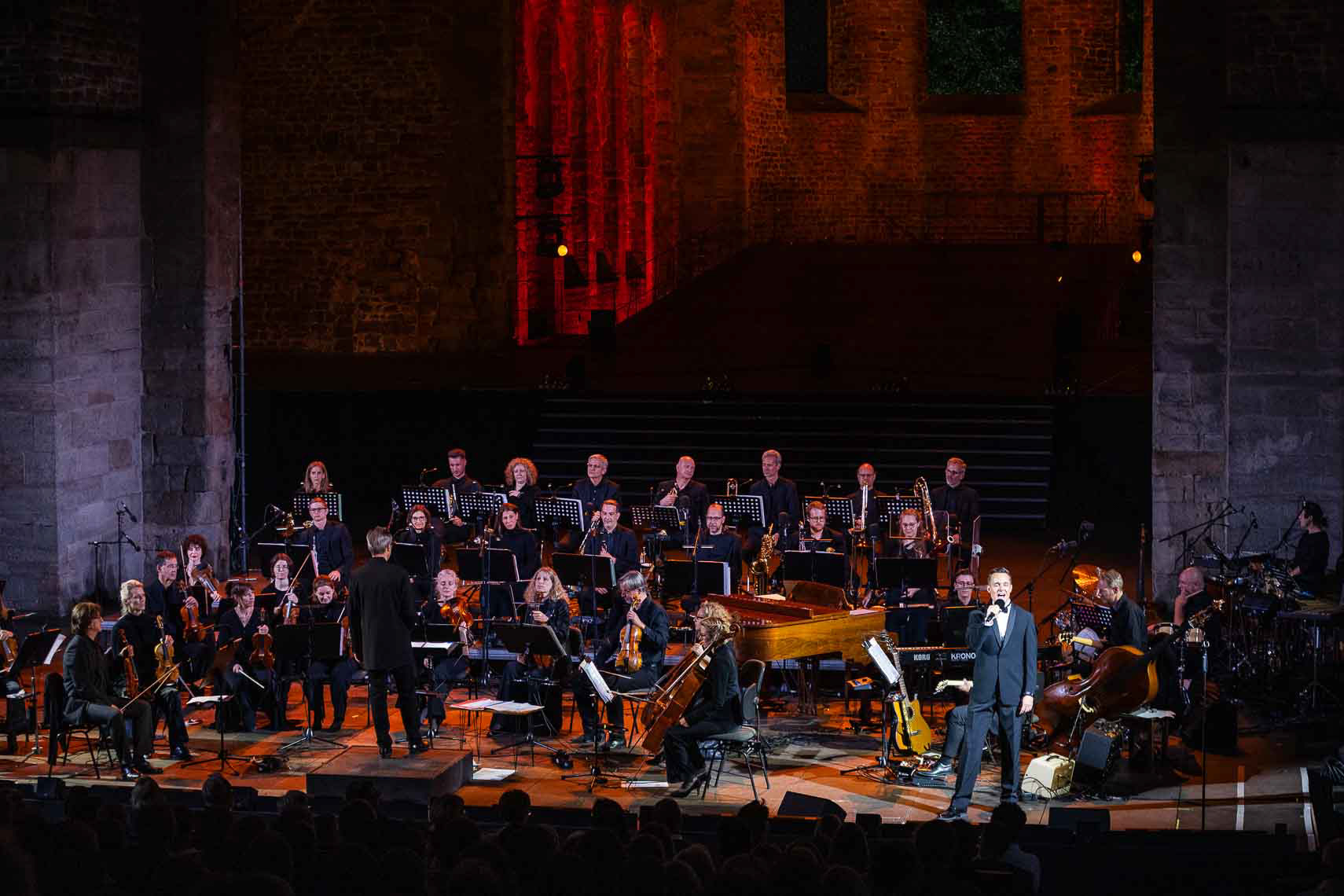 Christof Messner während der Abschluss-Gala der 74. Bad Hersfelder Festspiele in der Stiftsruine, aufgenommen am 18. August 2025 in Bad Hersfeld / Hessen / Deutschland