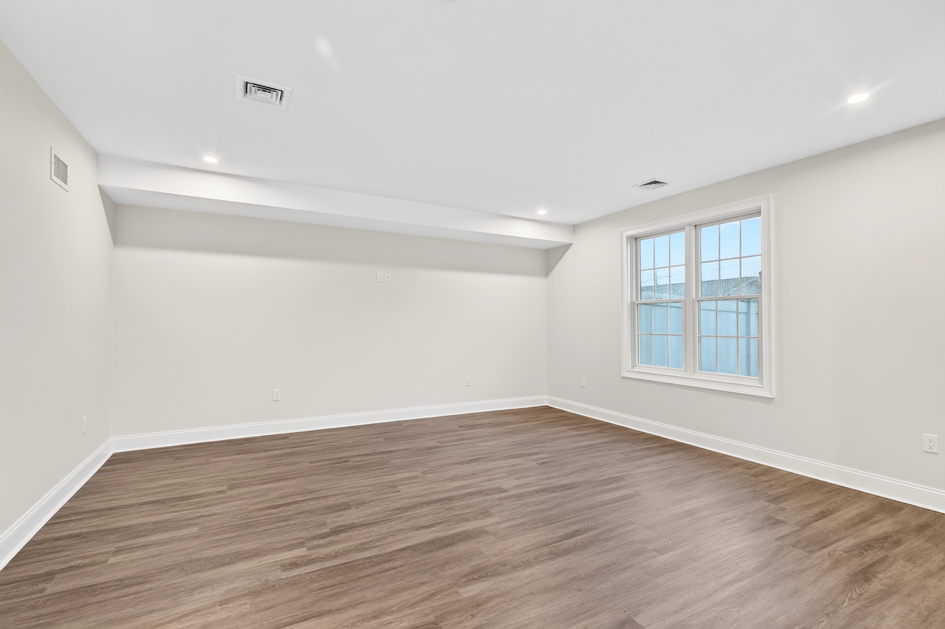 Real estate photo 3, Revere