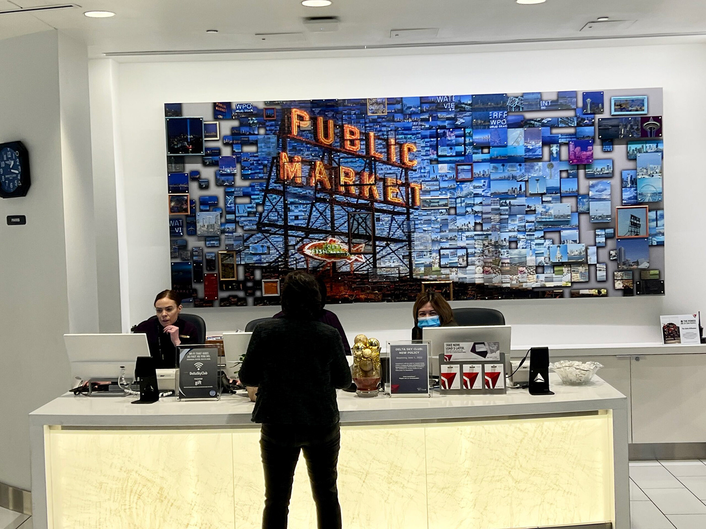 Wall mural in Seattle vip lounge delta airlines