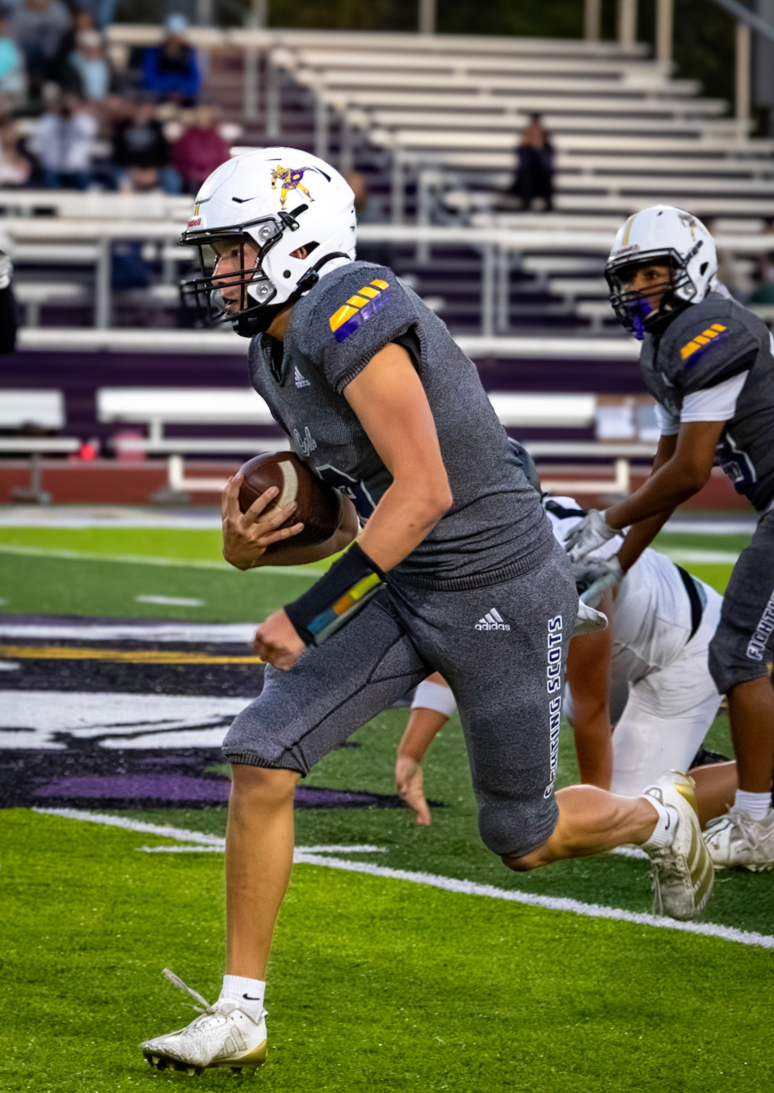 Jv Qb1 Conlan Schultz owning the field. Power in every stride, determination in every breath.  (Photo by Khloe Lowande)