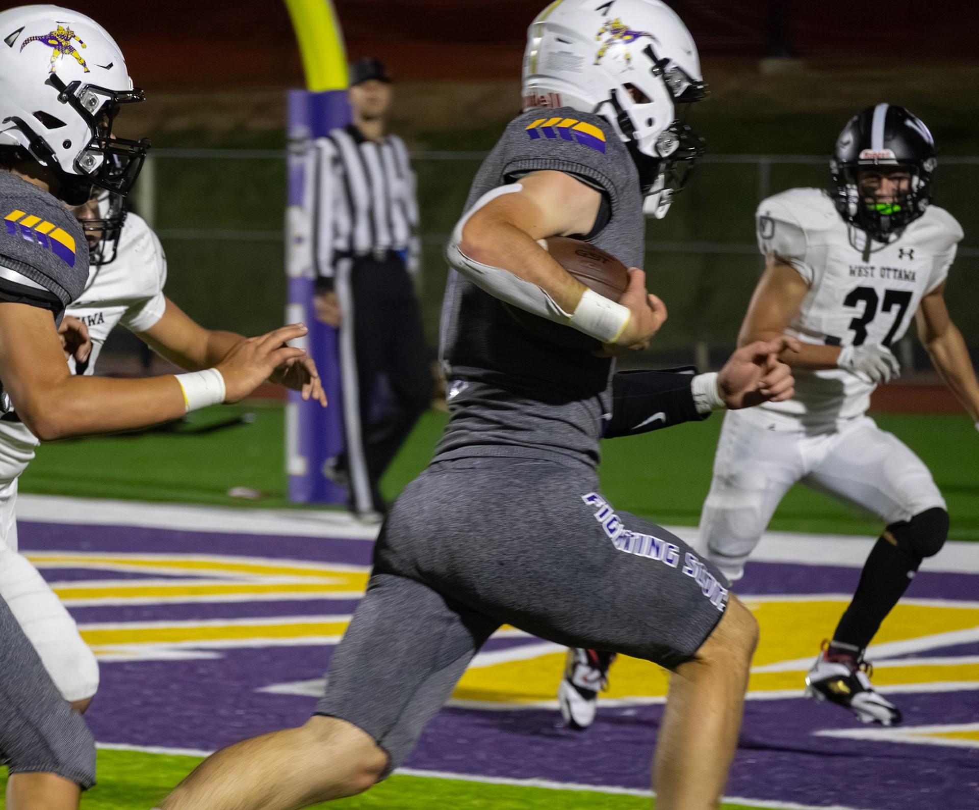 Write Display Caption here. (Photo by Khloe Lowande)