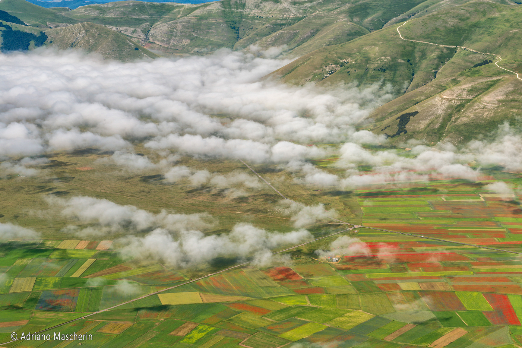 La conca di Castelluccio dal monte Redentore - The Castelluccio basin from Mount Redentore