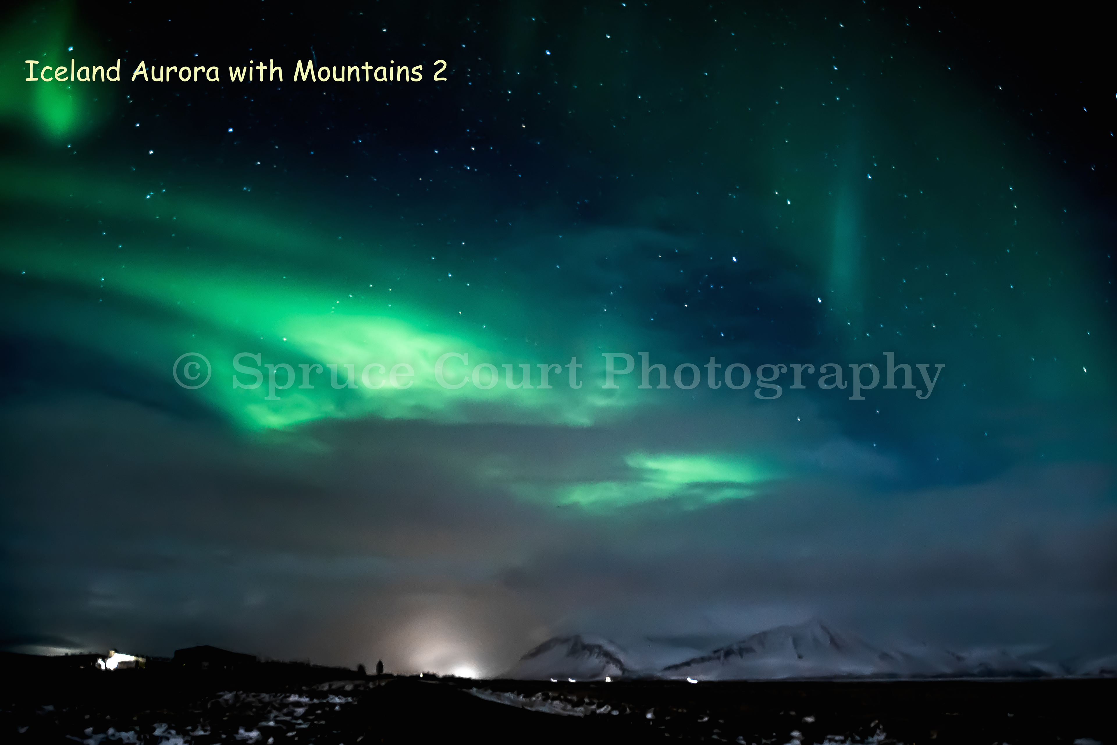 Iceland Aurora with Mountains 2