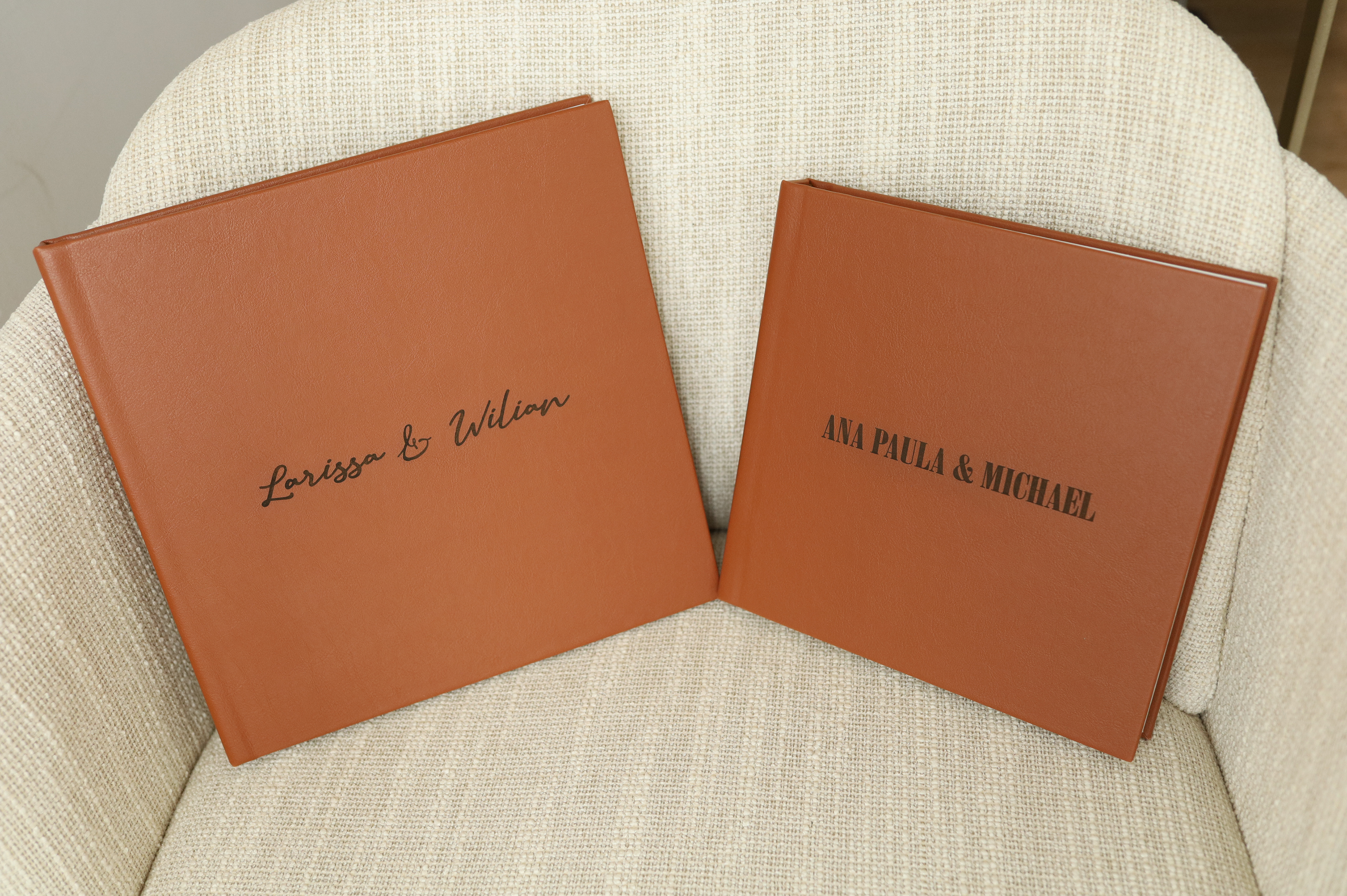 Álbum em corino com gravação a laser.