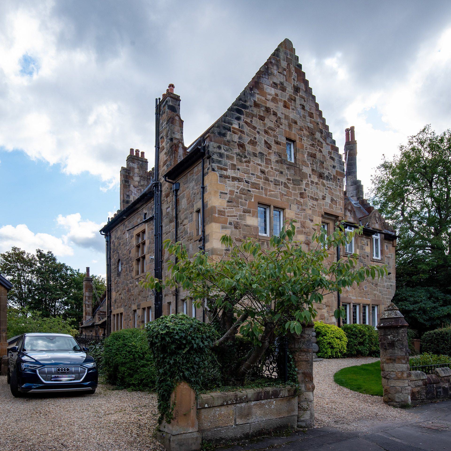 11 WHITTINGHAME DRIVE, GARDEN WALLS AND GATEPIERS