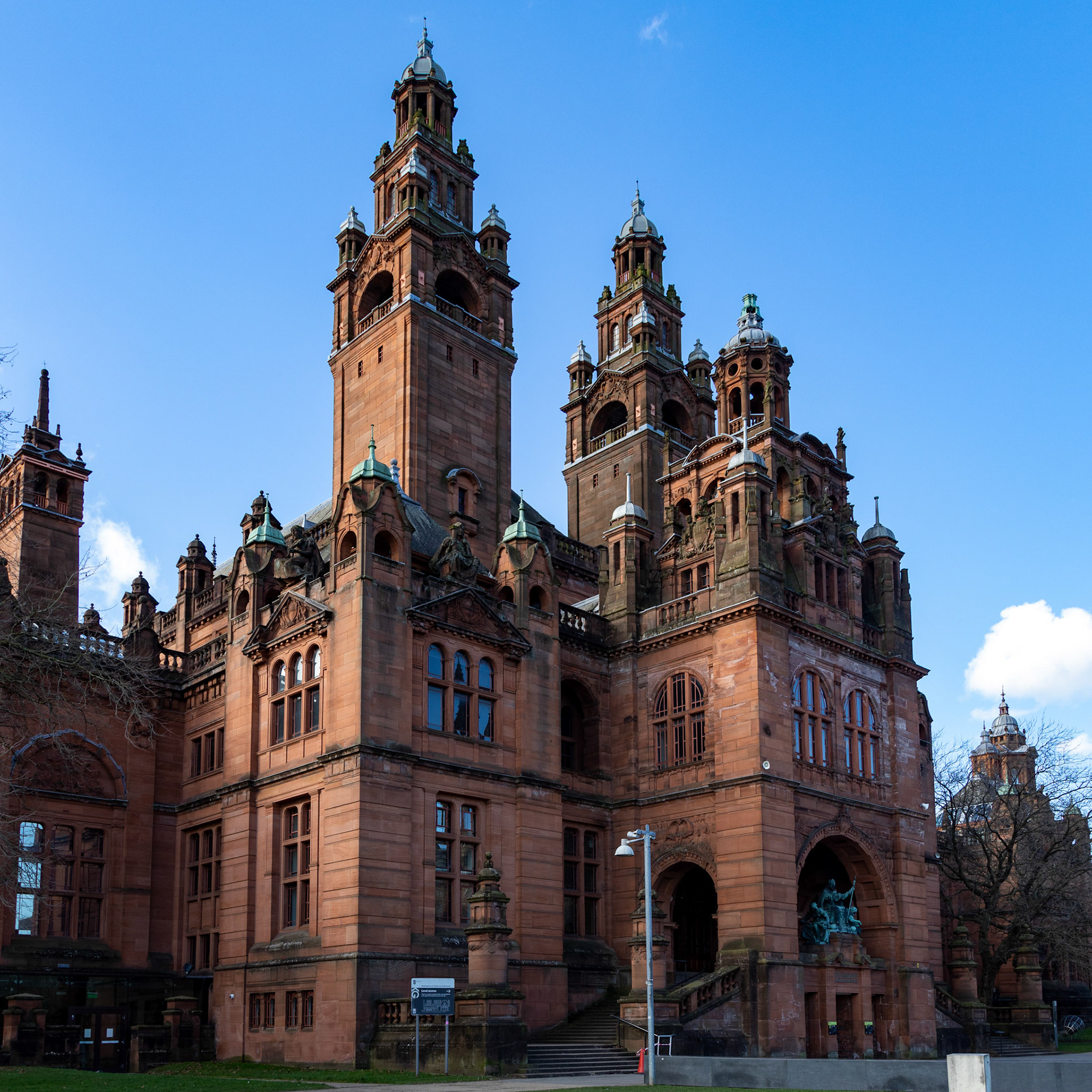 KELVINGROVE ART GALLERY &amp;MUSEUM