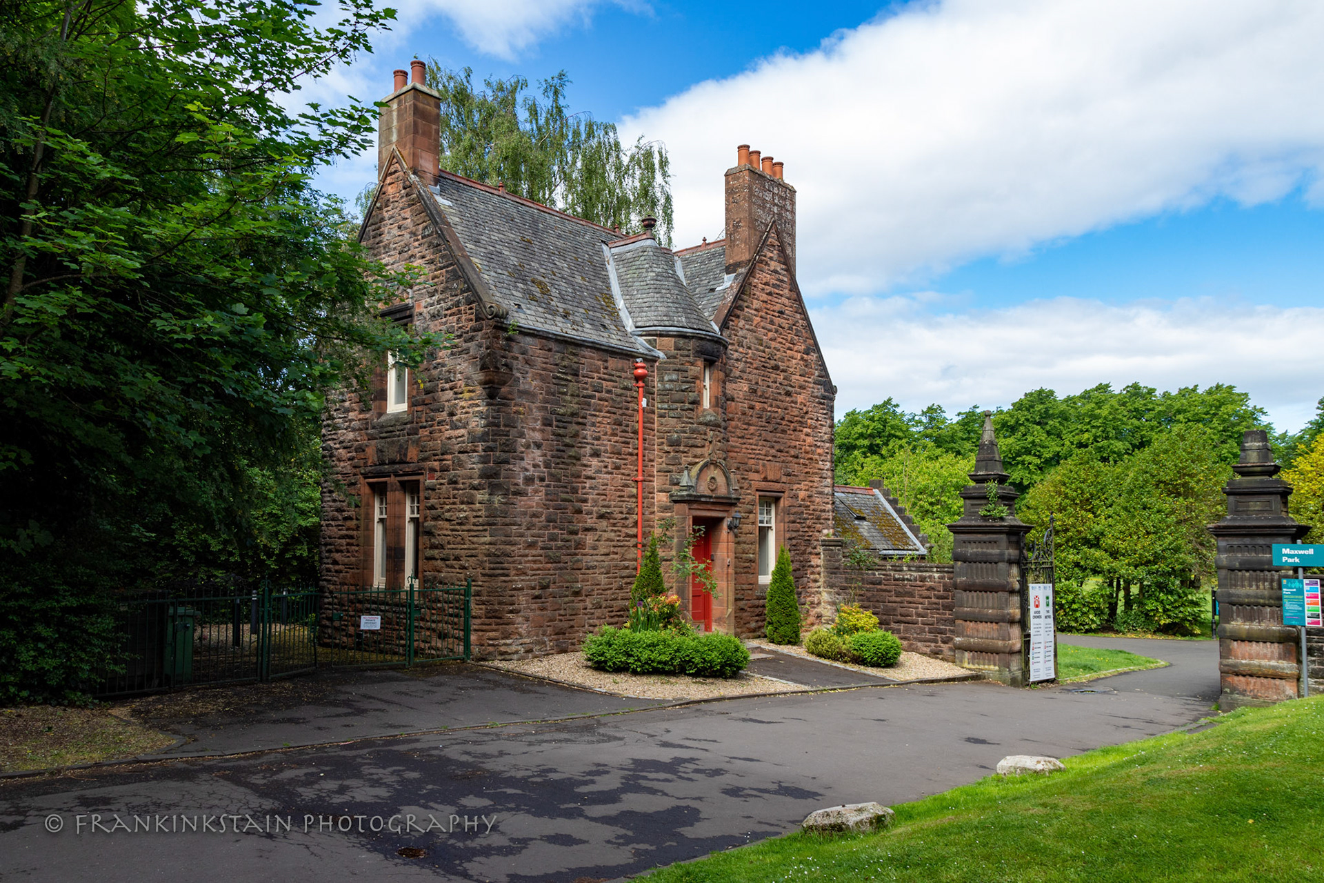 POLLOKSHIELDS BURGH HALL LODGE AND GATEWAY TO MAXWELL PARK
