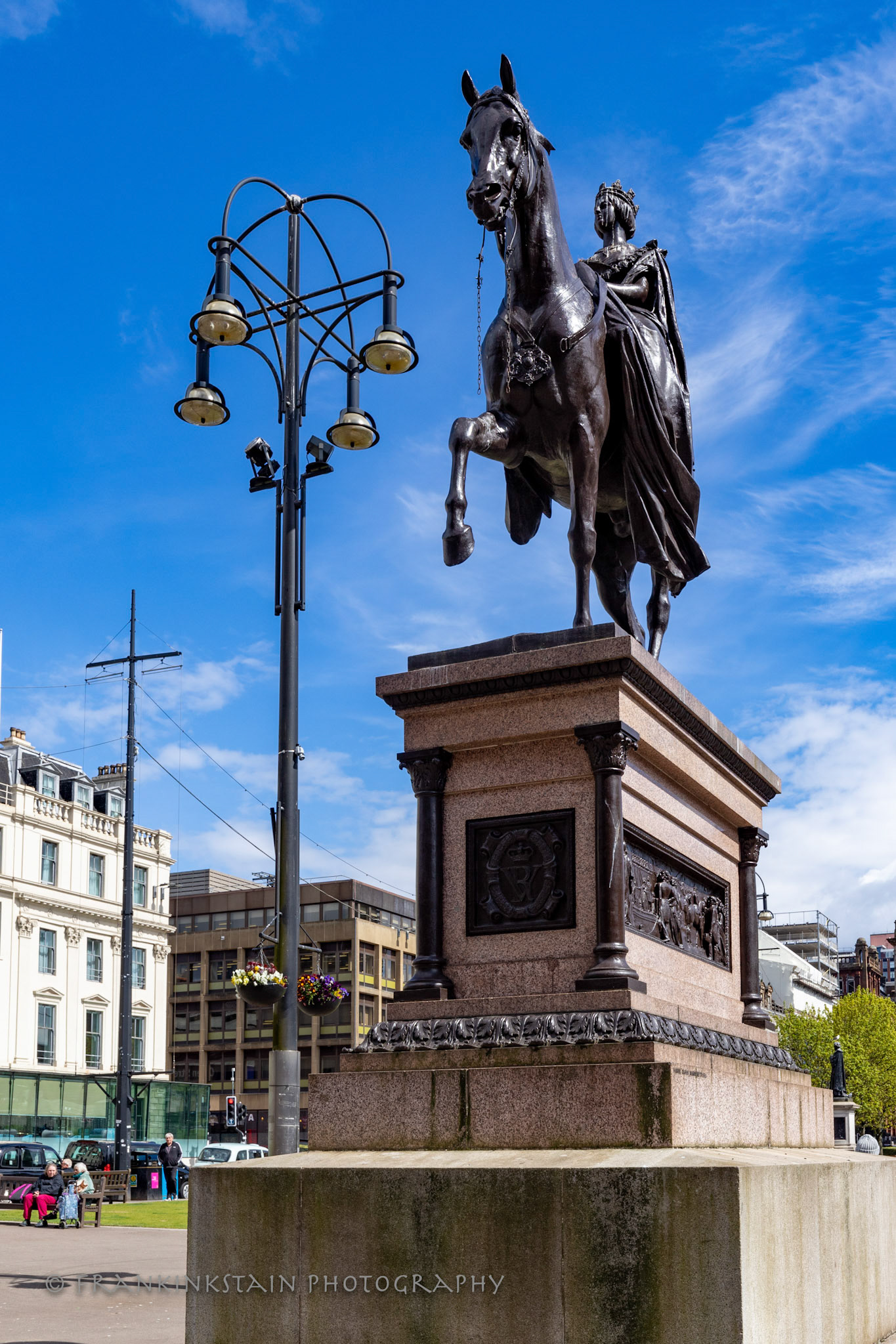 QUEEN VICTORIA STATUE
