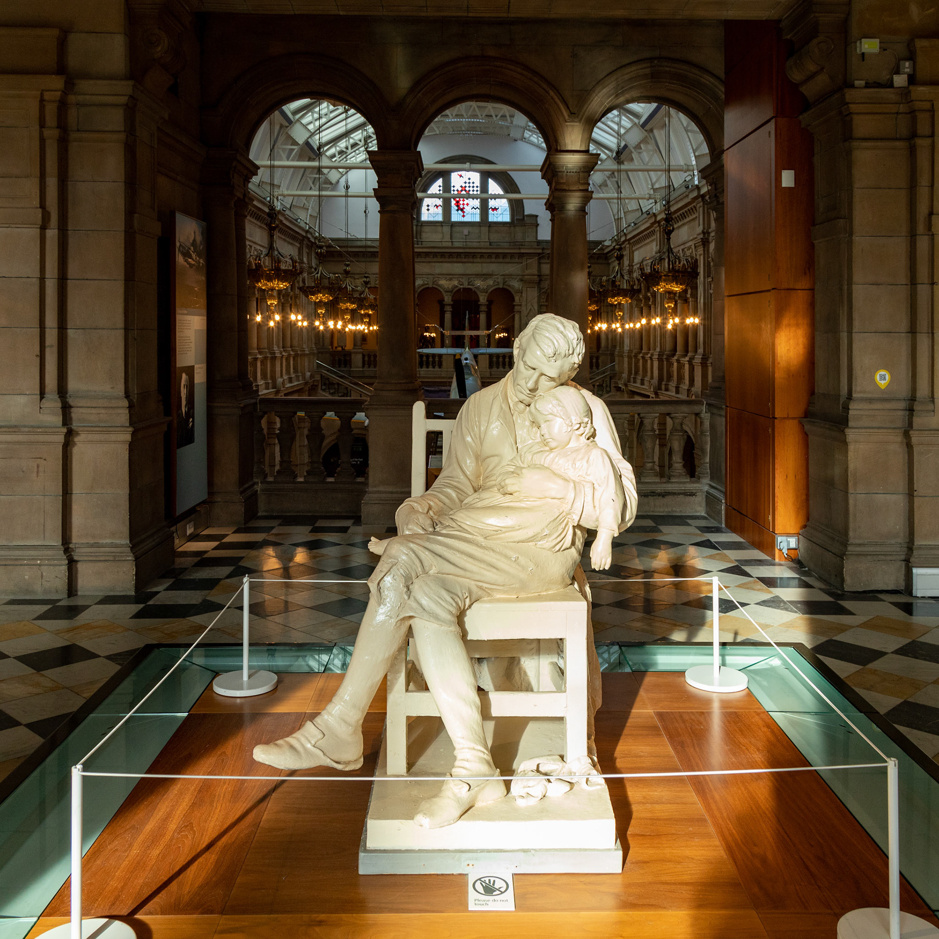 KELVINGROVE ART GALLERY &amp;MUSEUM