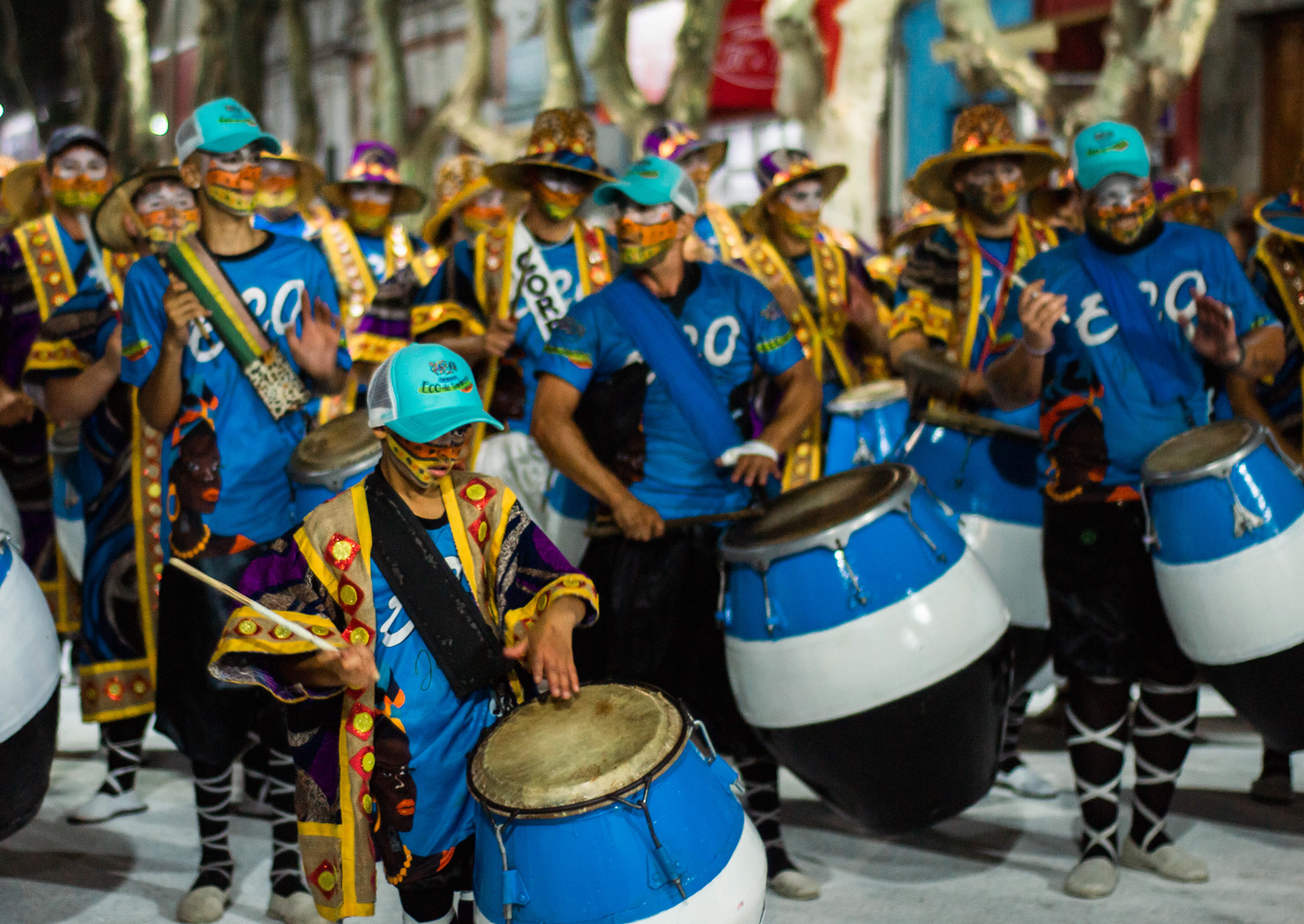 Eco de tambores - En frente de la cuerda se encuentra el futuro del candombe
