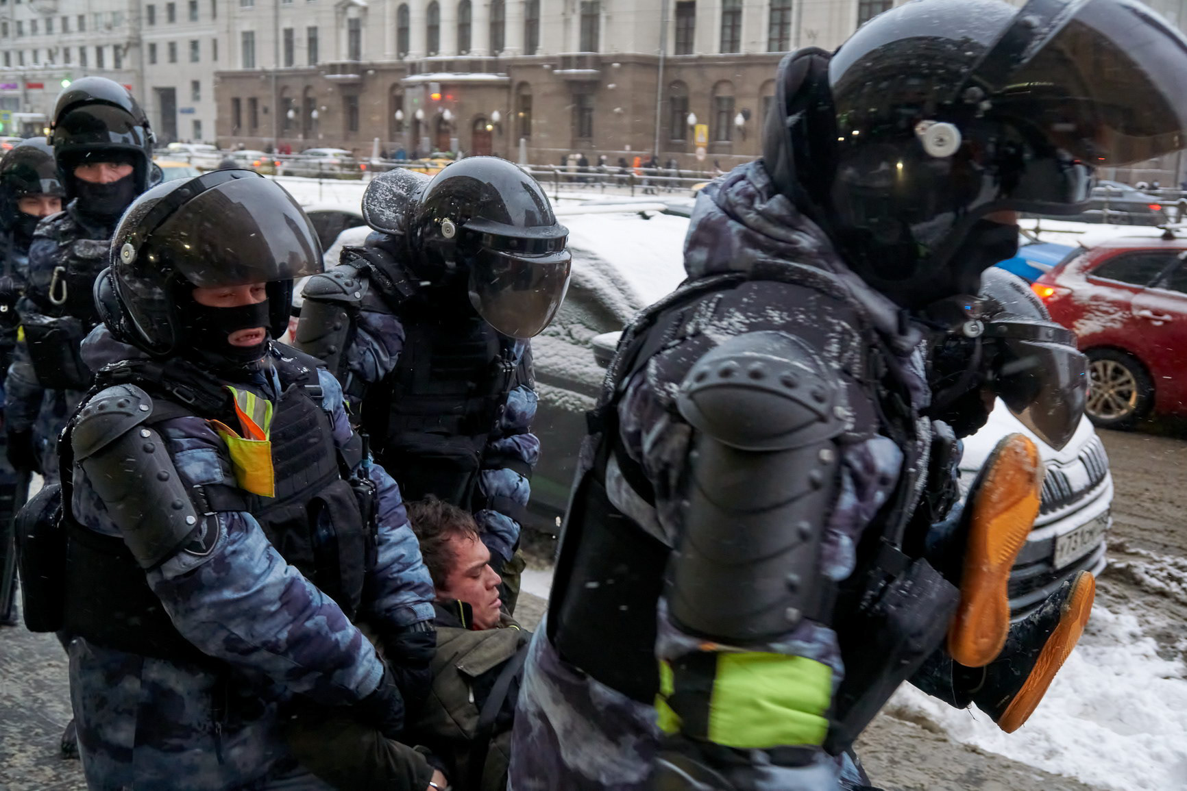 Detention of a participant in a rally in support of Alexei Navalny in Moscow