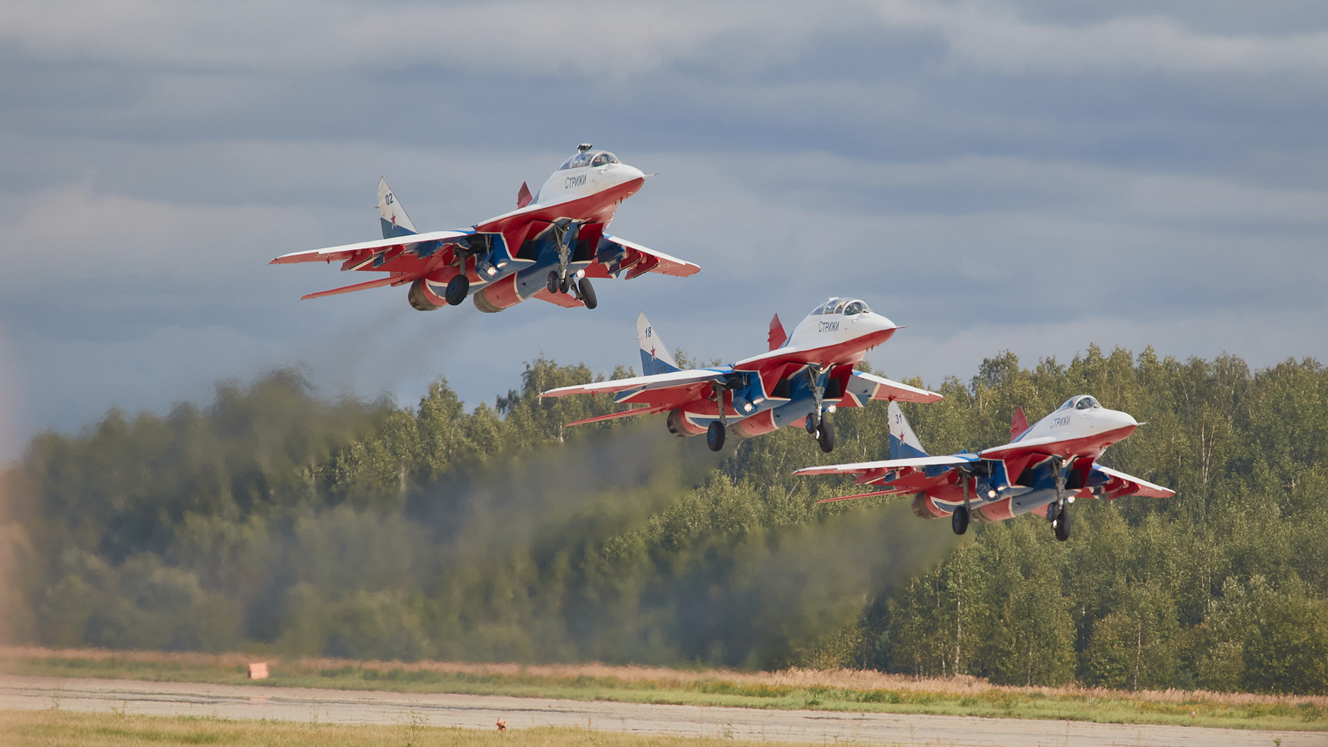The Swifts aerobatic team takes off at the Army-2021 air show