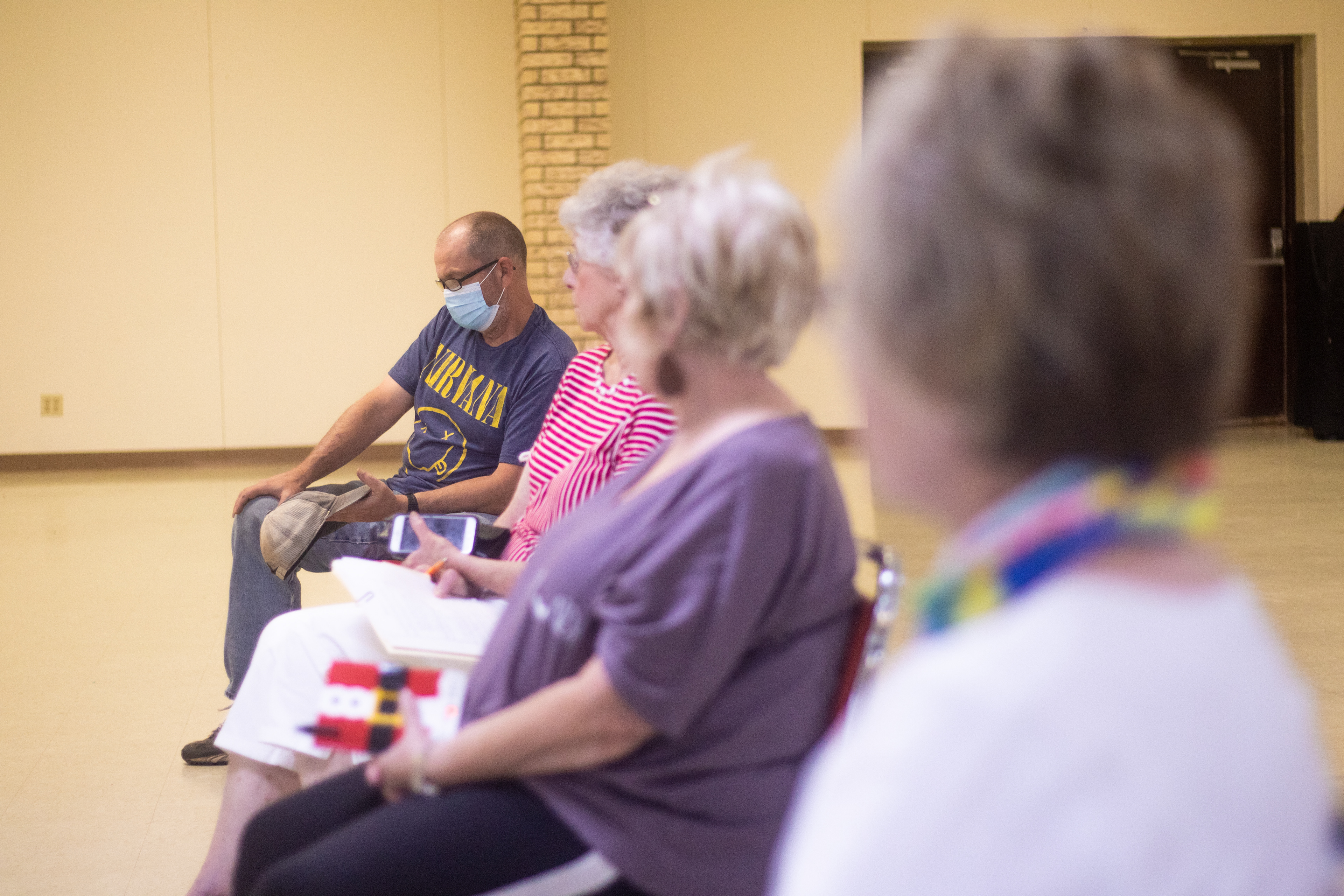Steve Shackleford sits at the Hollis city  council meeting Monday  night.  Shackleford  was the only  person  who  wore a mask  during the meeting. (Mangum Star)