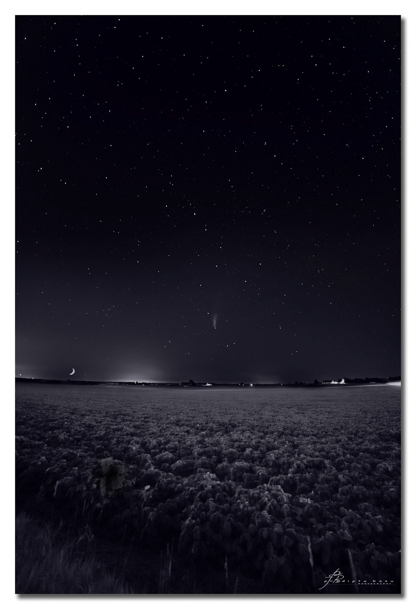 With moon slowly overpowering the sky and with city lights, siting NEOWISE was getting more difficult. These are the last few days when still the comet was visible with naked eye.