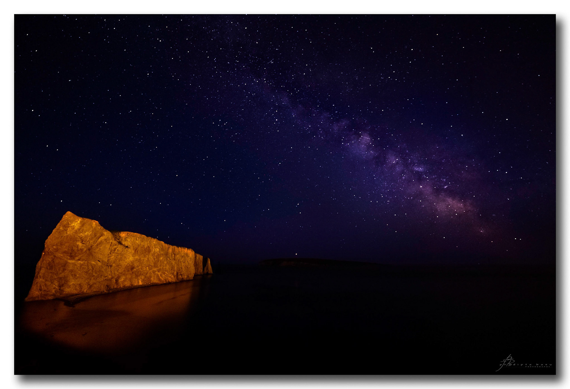 The time window to capture the milkyway with the Percé Rock was very short as it needs to be done before the moonrise. Fortunate enough to get a clear sky.