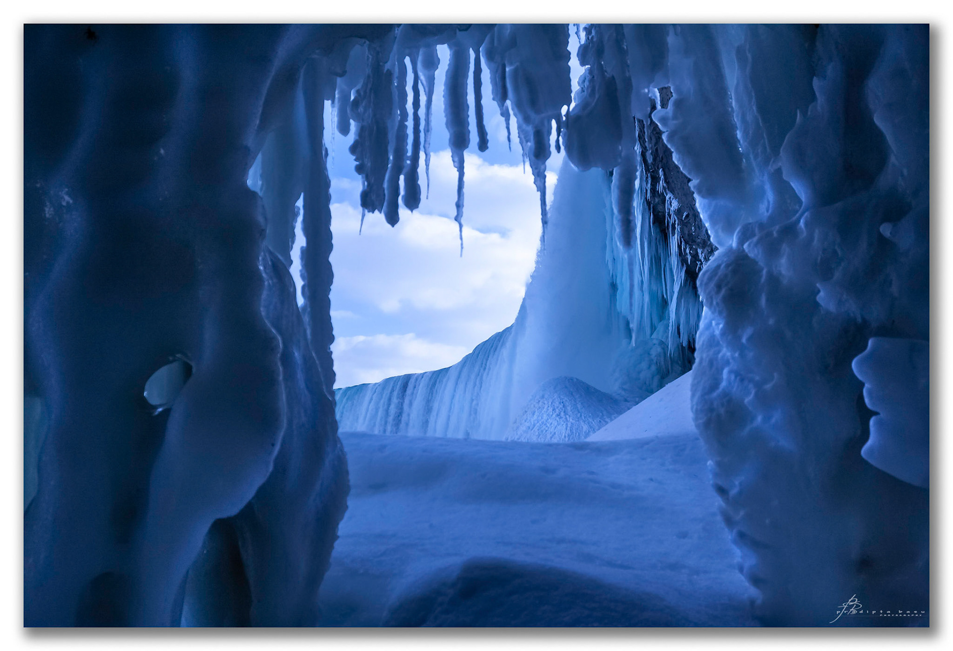 The icy view of the Horseshoe falls of Niagara shows the chill of the Canadian winter.