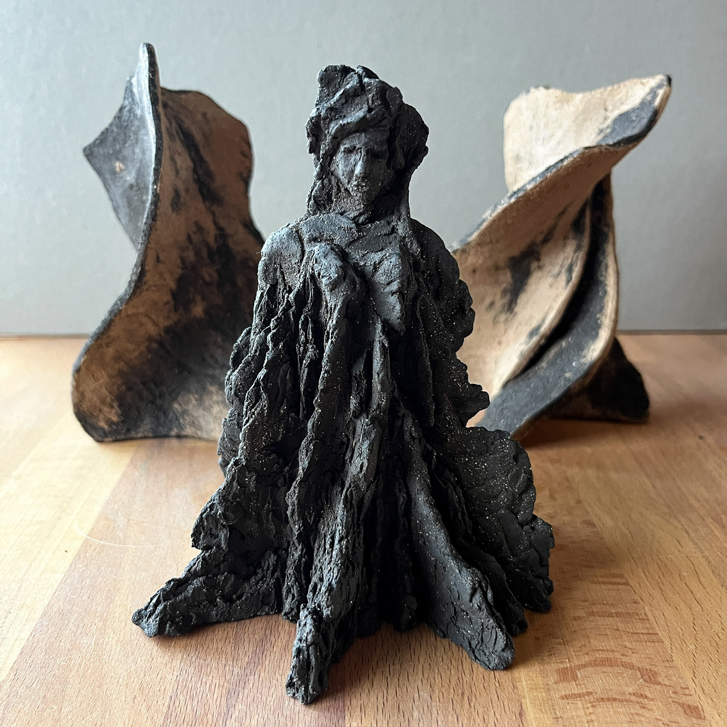 Venus Rock #10 og venus Rocks Abstraction #02 og #03 2024 Keramikskulpturer af kunstner Lene Bach-Lauritsen