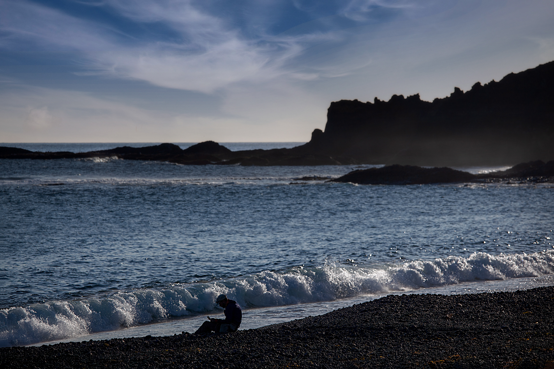 HOMBRE EN PLAYA de Djúpalónssandur