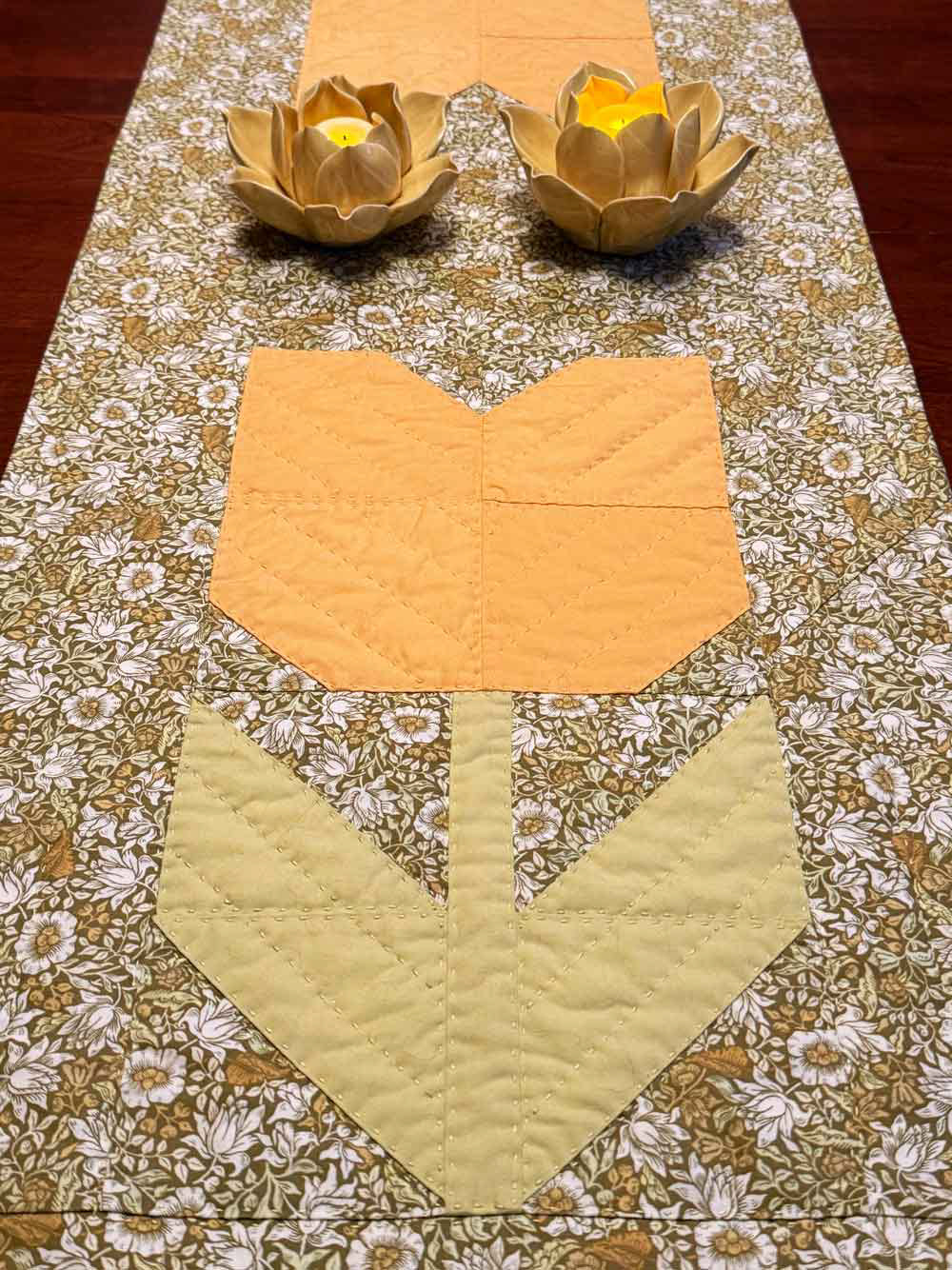 Tulip Table Runner Detail