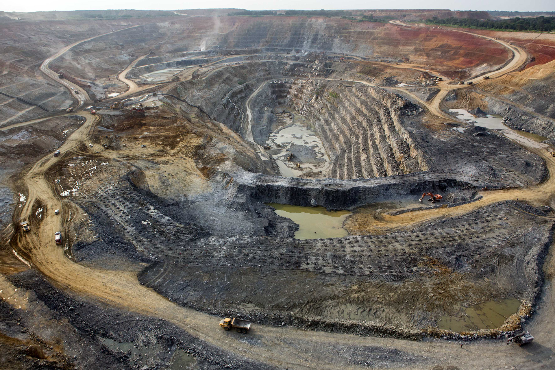 The Frontier copper mine in Sakania, on the border with Zambia, in the extreme southeast of the mining province of Katanga, is the property of the opaque Luxembourg-based Kazakh-founded company ERG (Eurasian Resources Group).