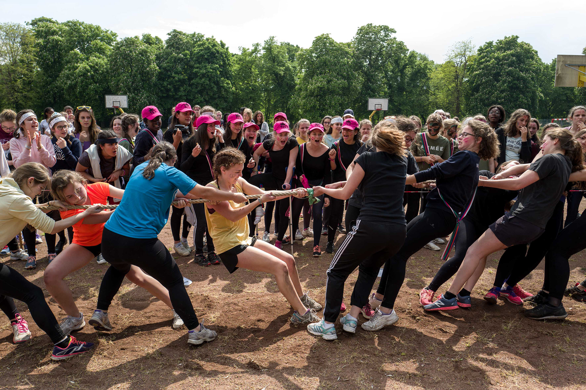 The interclass sports meetings return each year in May. The competition does not matter, the girls see it as a moment of cohesion.