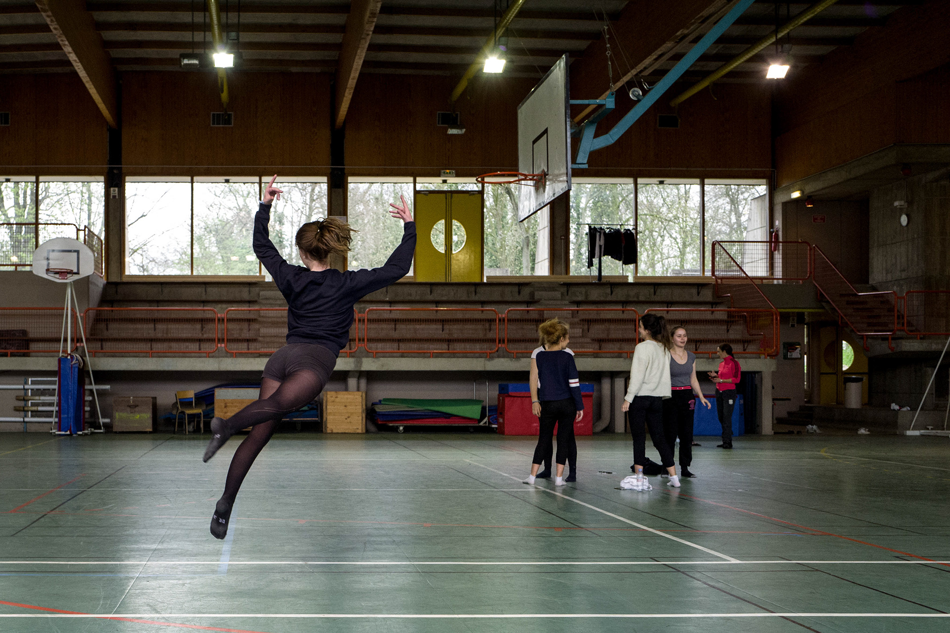 Students are encouraged to play sports. Football is not on the program, however they can practice rugby, cross-country, sailing, nature raid, basketball or classical dance.