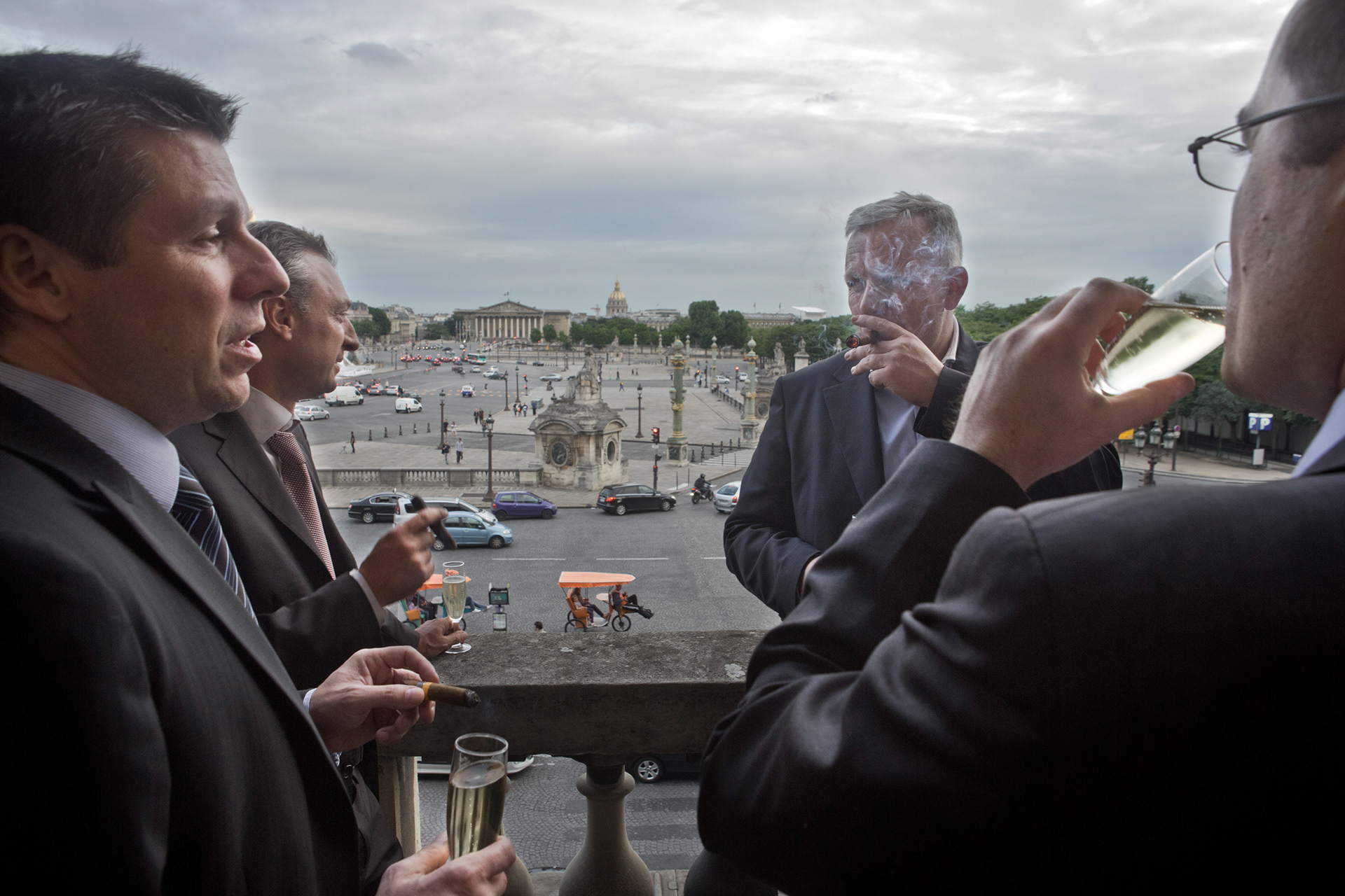 Members of the Automobile Club de France enjoy cigars on one of the terraces of the prestigious Parisian club with their guests, during a meeting organized with senior police officers (on the far left, Jean-Marc Souvira, divisional commissioner and director of the Central Office for the Suppression of Serious Financial Crime).