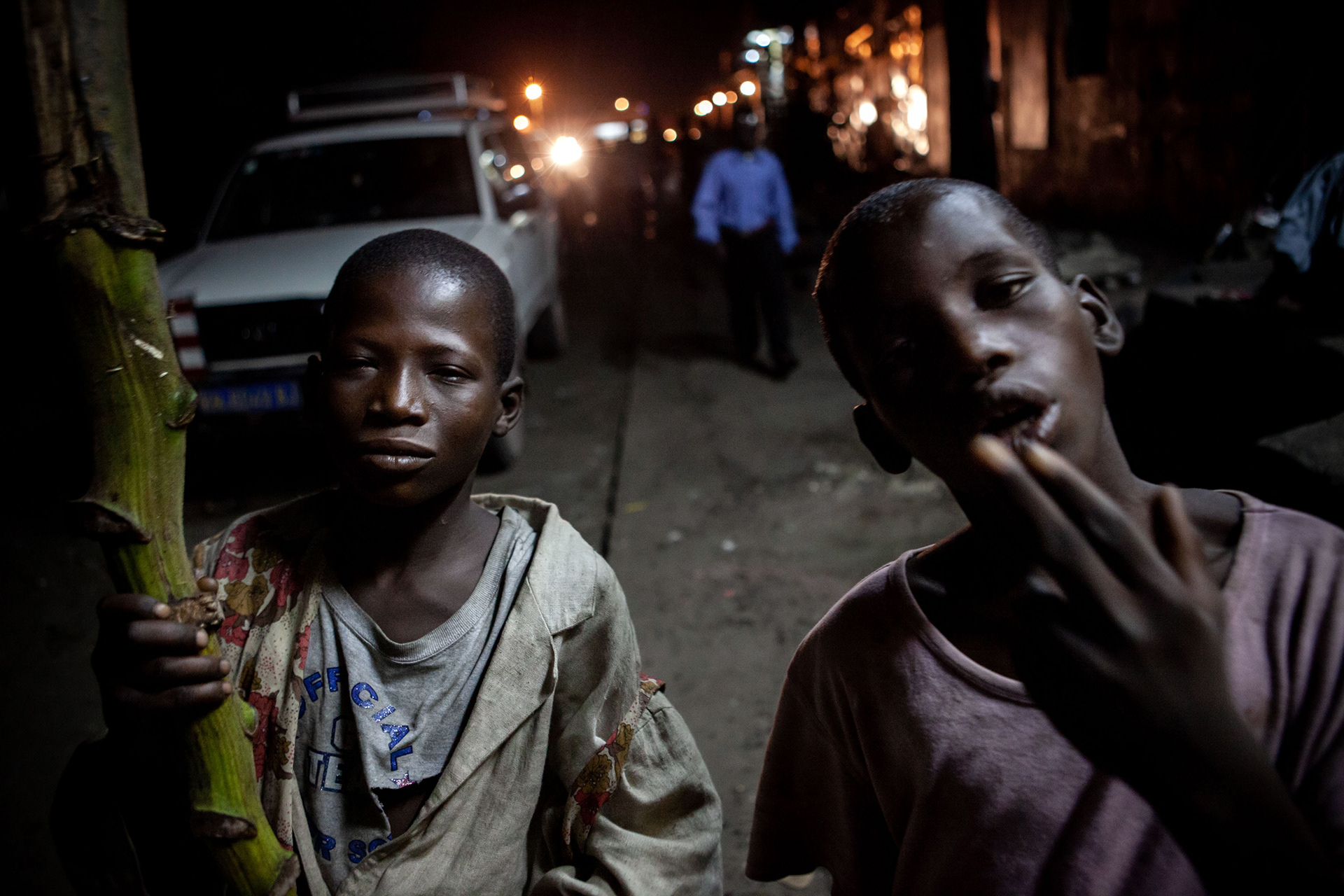 Left to their own devices, the children are organized into bands. The boys survive through various odd jobs and begging. The girls prostitute themselves.