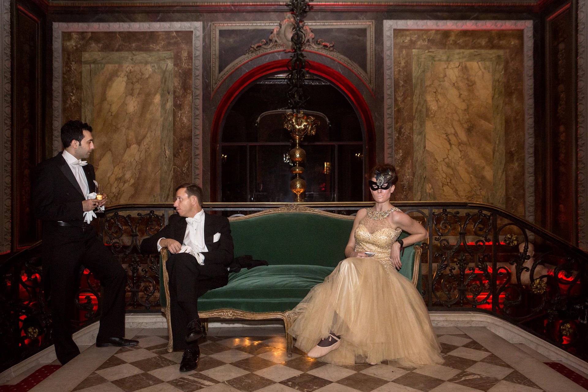 The Bal de Paris, an evening organized in a mansion in the 8th arrondissement of Paris by Michel Soyer and the Duchess Rixa von Oldenburg, aims to "promote the art of living, the first step towards business".