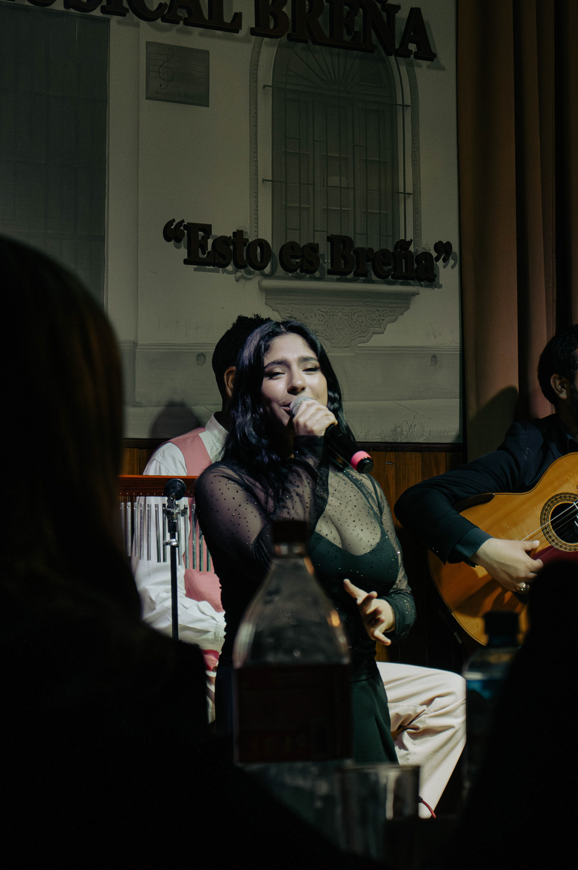 Nataly Shantelle, voz apasionada de la música criolla, llevando nuestras raíces a escenarios nacionales e internacionales con auténtica devoción.