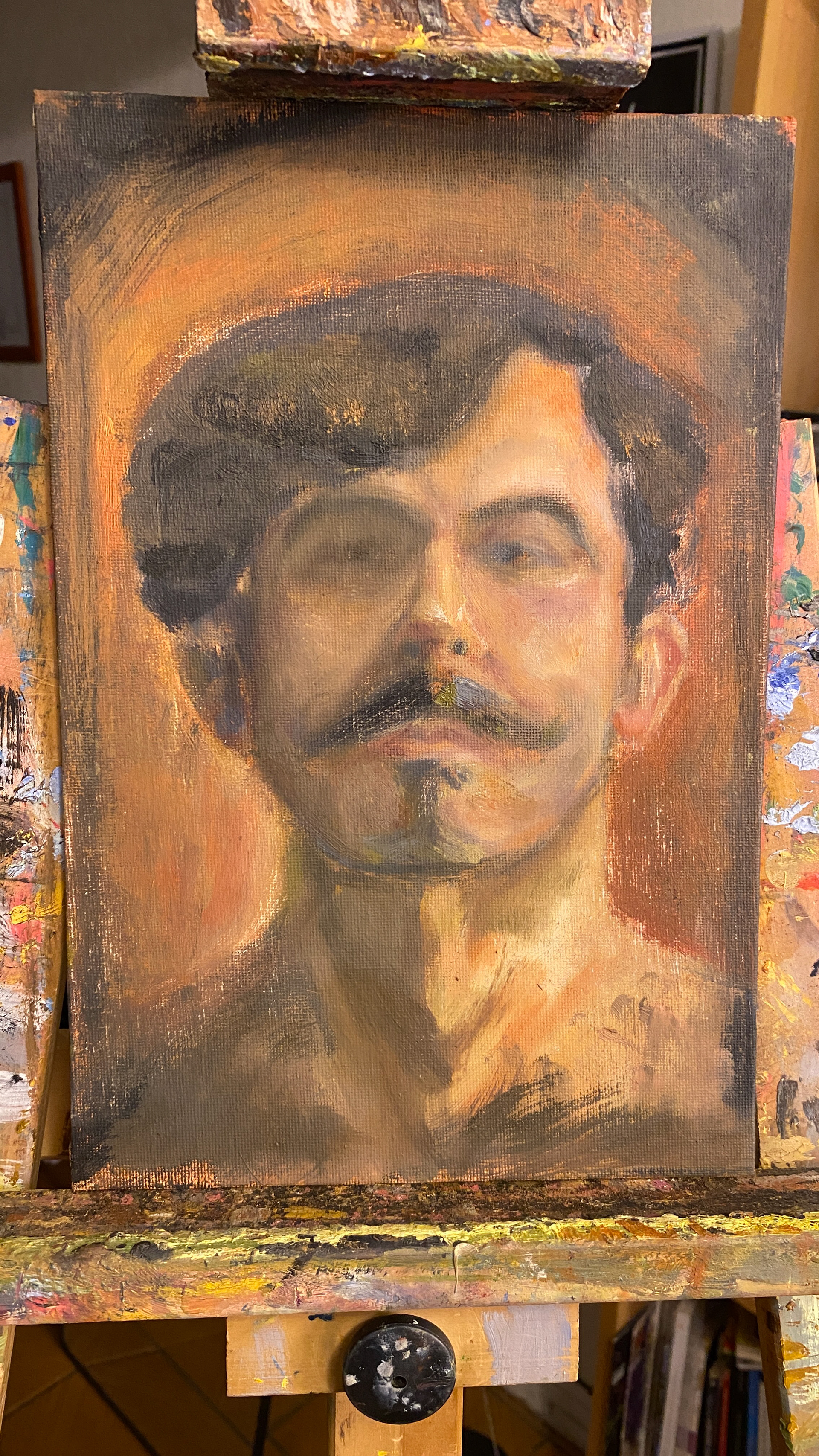 “Convicción” Autoretrato al óleo #1 (en construcción)  Comparto con ustedes este ejercicio que realicé en las clases de pintura que estoy tomando.  Este ha sido un proceso bien especial, ya que ha permitido introducirme en conceptos clásicos y esenciales de pintura, tales como una mayor valoración de las proporciones y su construcción, la forma de aplicar el óleo, el trabajo a nivel de composición y el manejo de la paleta de Apeles o paleta de Zorn.  Mi deseo es llegar a un nivel de dominio técnico que me permita expresar y conmover a través del dibujo y la pintura, recorriendo el oficio tradicional del pintor, tomando como referentes a grandes maestros contemporáneos como Odd Nerdrum.  Óleo sobre cartón tela 20x30 cm